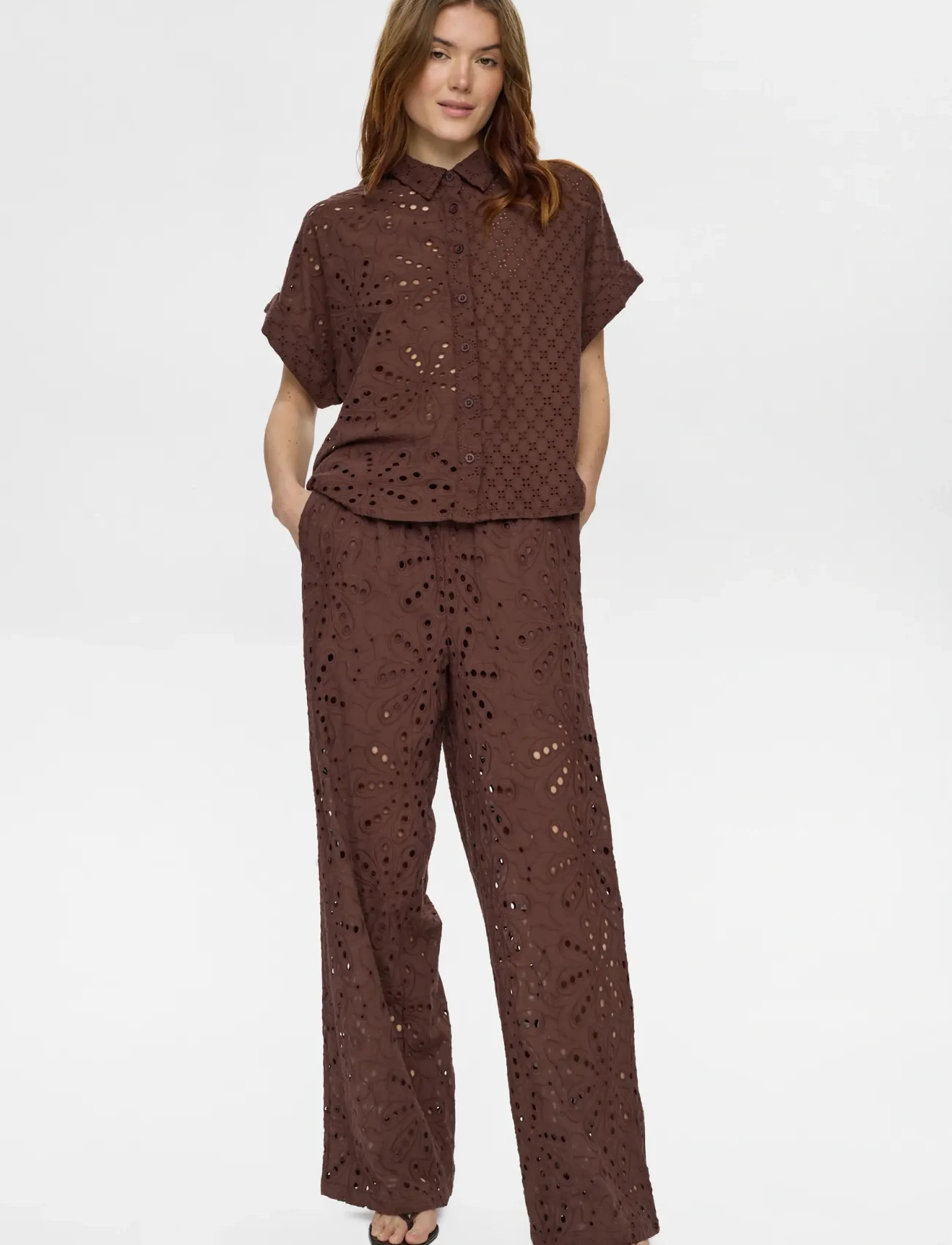 Nümph NUPALMA SLEEVELESS SHIRT - Shirts - CHICORY COFFEE / brown