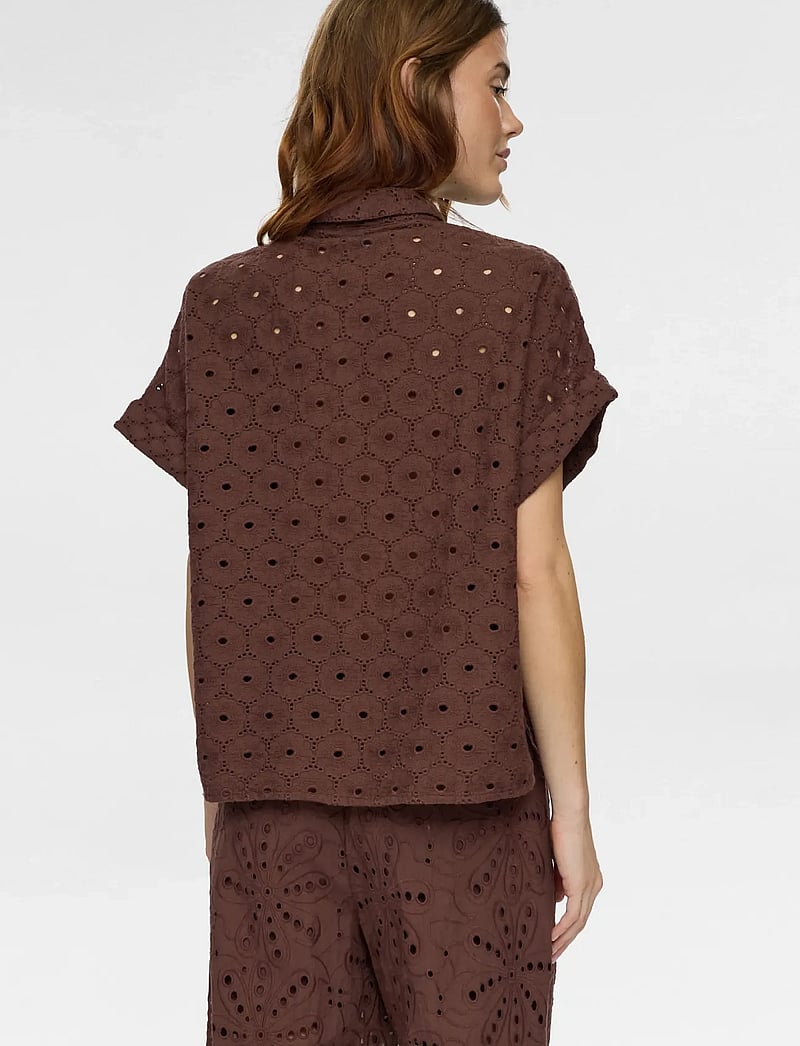 Nümph - NUPALMA SLEEVELESS SHIRT - short-sleeved shirts - chicory coffee - 0