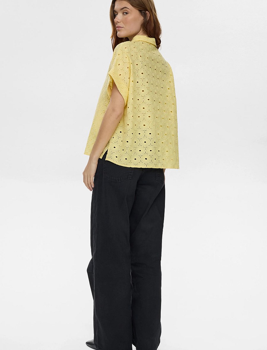 Nümph - NUPALMA SLEEVELESS SHIRT - kurzärmlige hemden - popcorn - 3