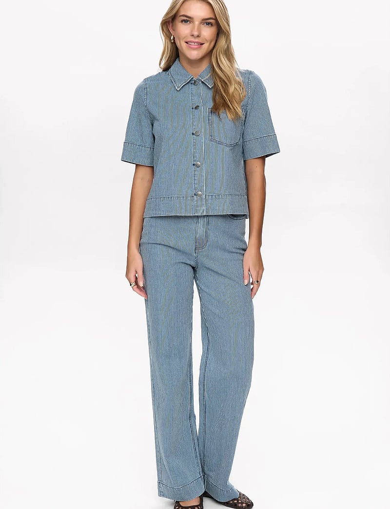 Nümph - NUERINA SHIRT - jeanshemden - medium blue denim - 0