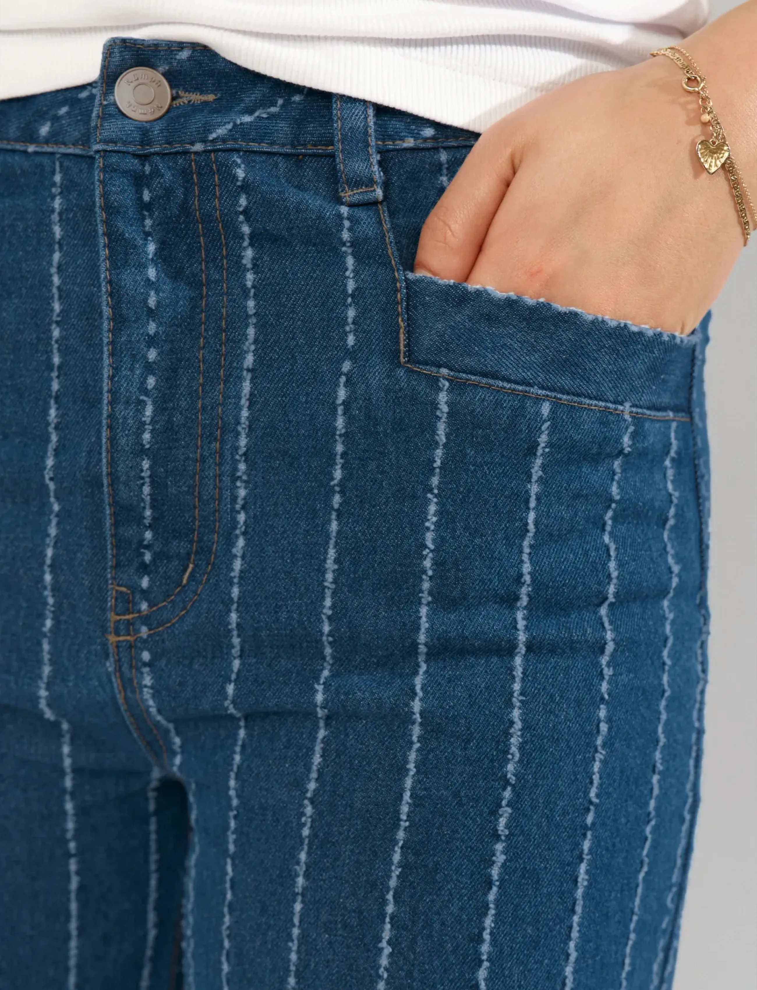 Nümph - NUATLANTA HIGH RISE JEANS - hosen mit weitem bein - medium blue denim - 2