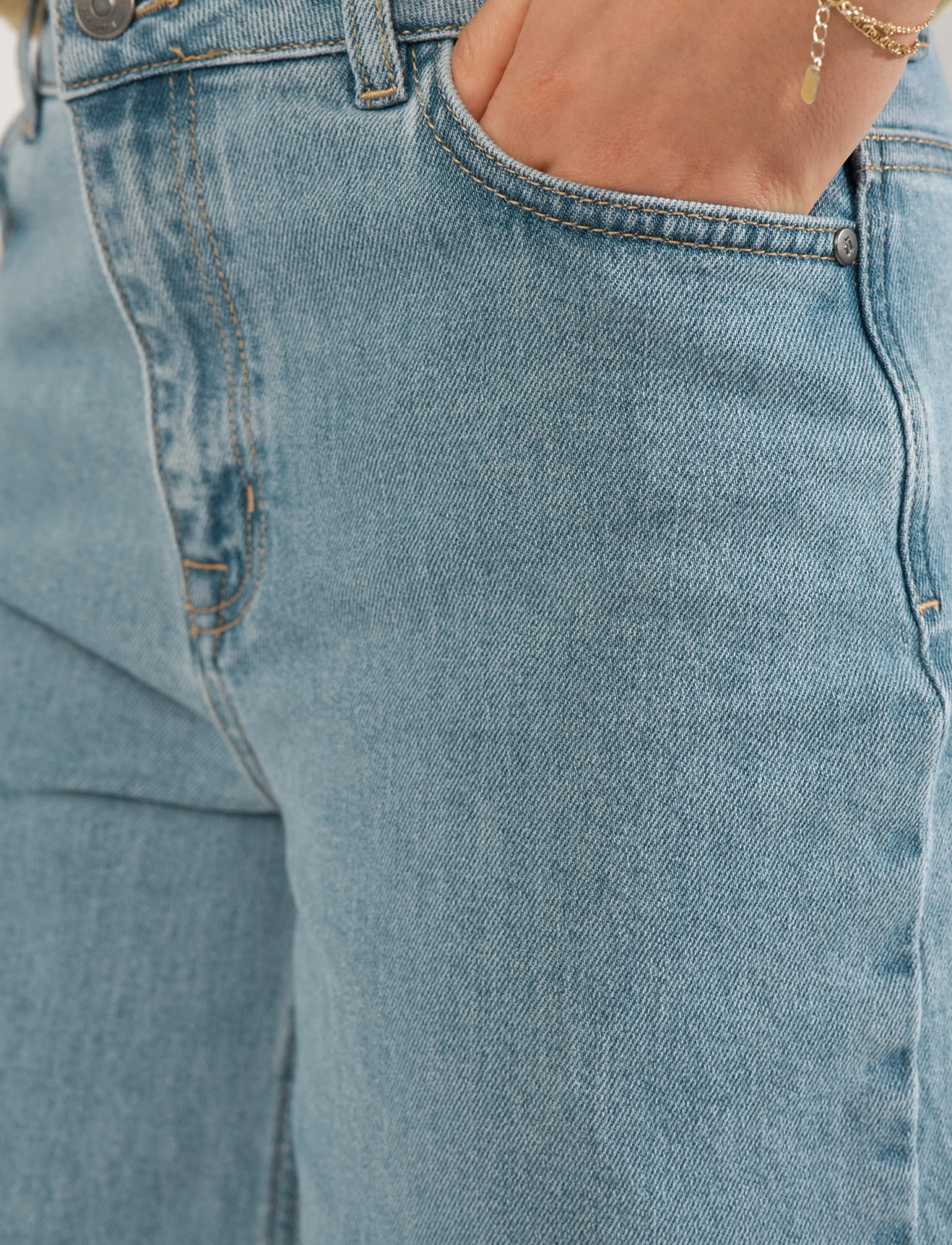 Nümph - NUBARCELONA SHORTS B3010 - light blue denim - 4