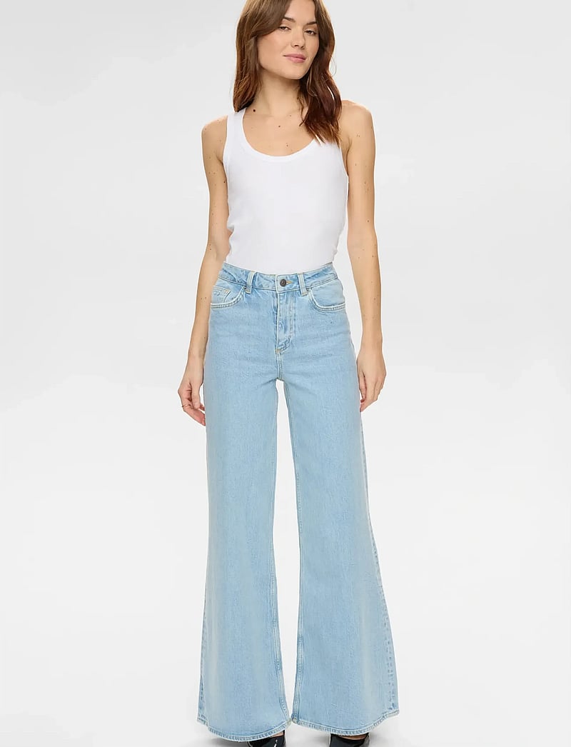 Nümph - NUPISA HR WIDE JEANS S3010 - schlaghosen - light blue denim - 2