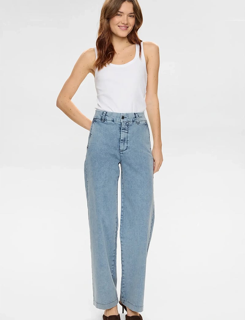 Nümph - NUAMBER HR WIDE JEANS R3019 - straight jeans - light b. stonewash denim - 2