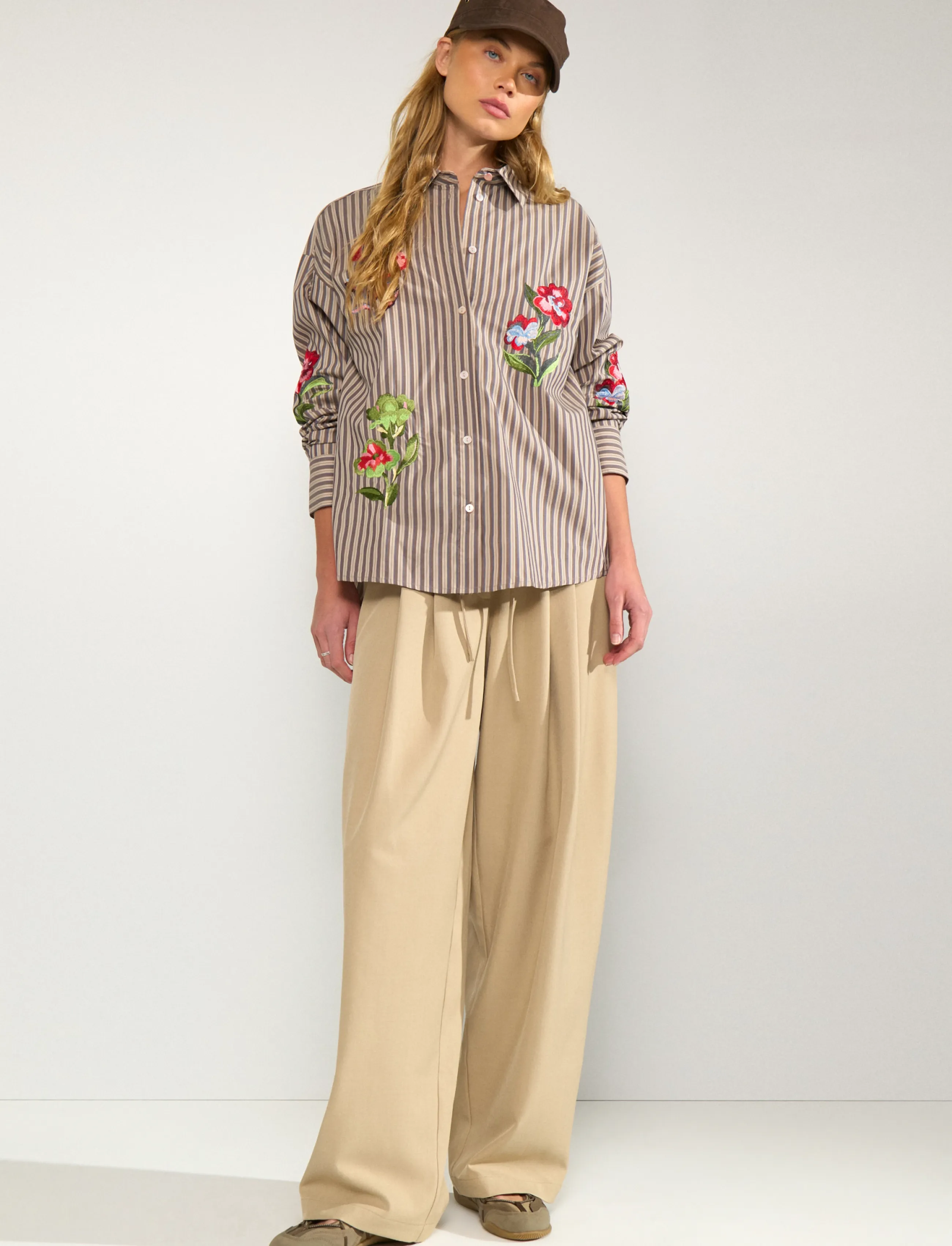 Nümph - NUKACEY EMBROIDERY SHIRT - pikkade varrukatega särgid - deep taupe - 4