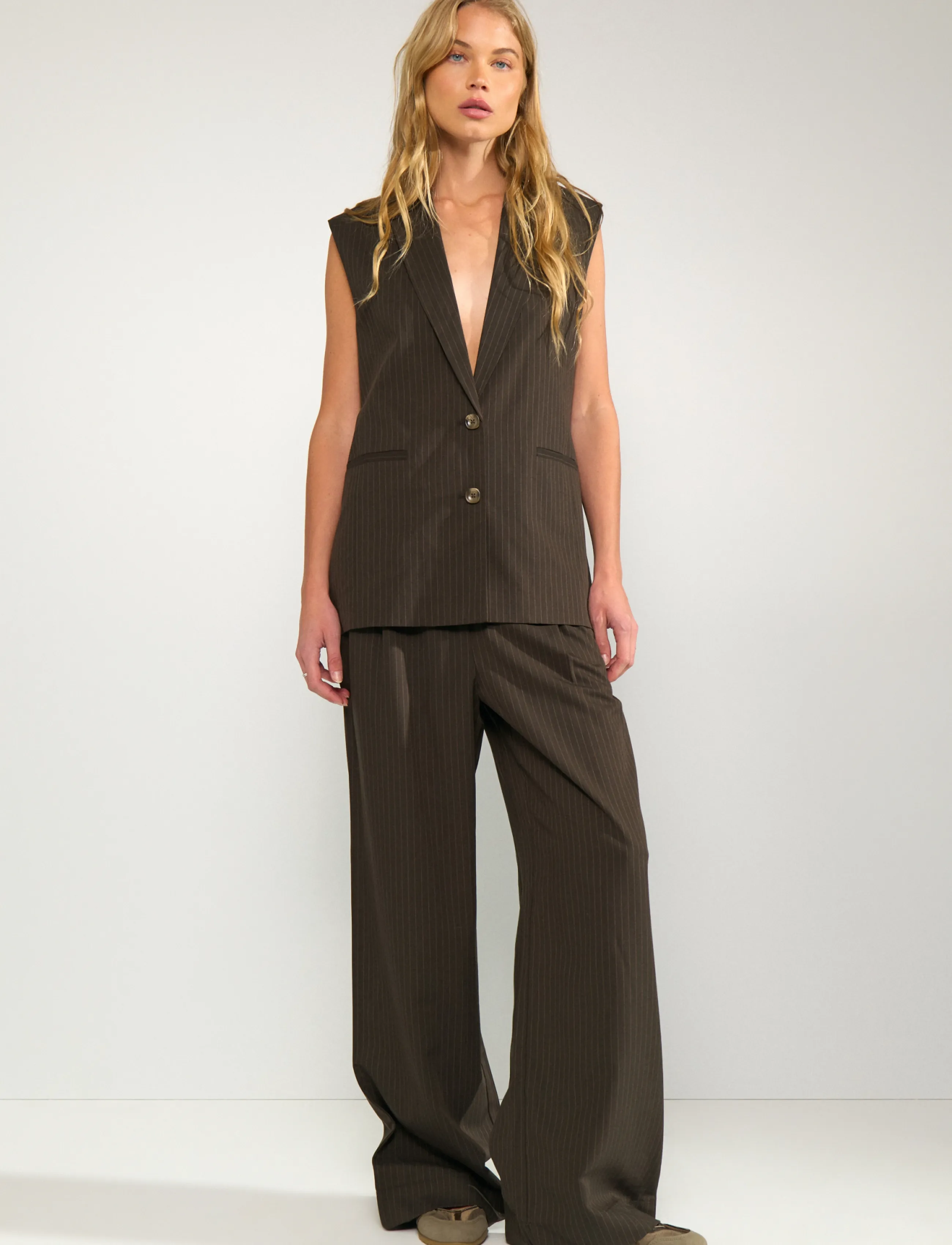 Nümph - NUSONYA VEST - Ülikonna vestid - black coffee - 4
