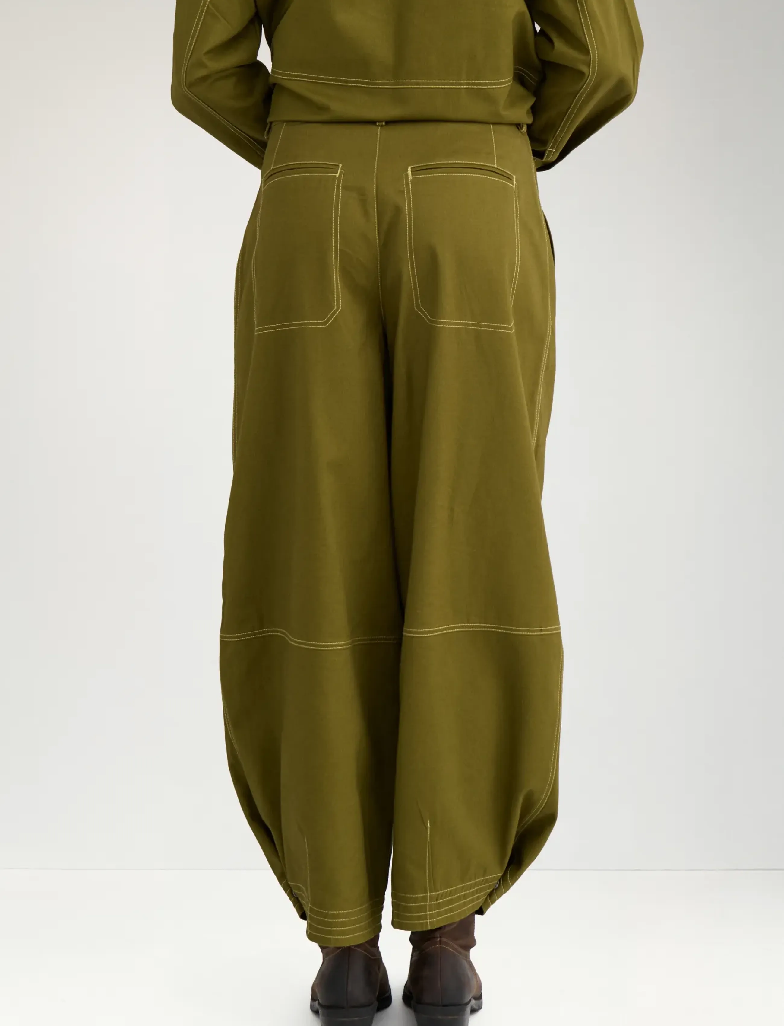 Nümph - NUKATTI BARREL PANTS - hosen mit geradem bein - fir green - 4