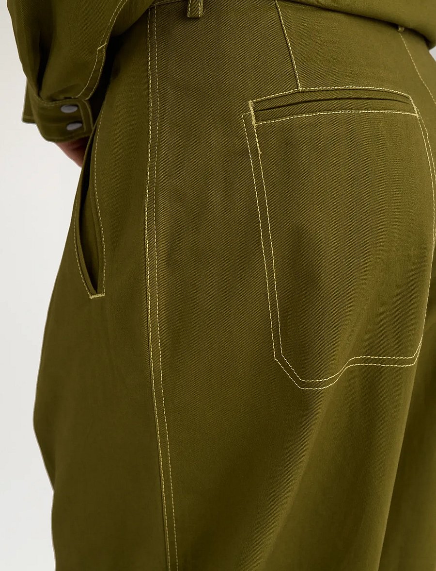 Nümph - NUKATTI BARREL PANTS - hosen mit geradem bein - fir green - 5