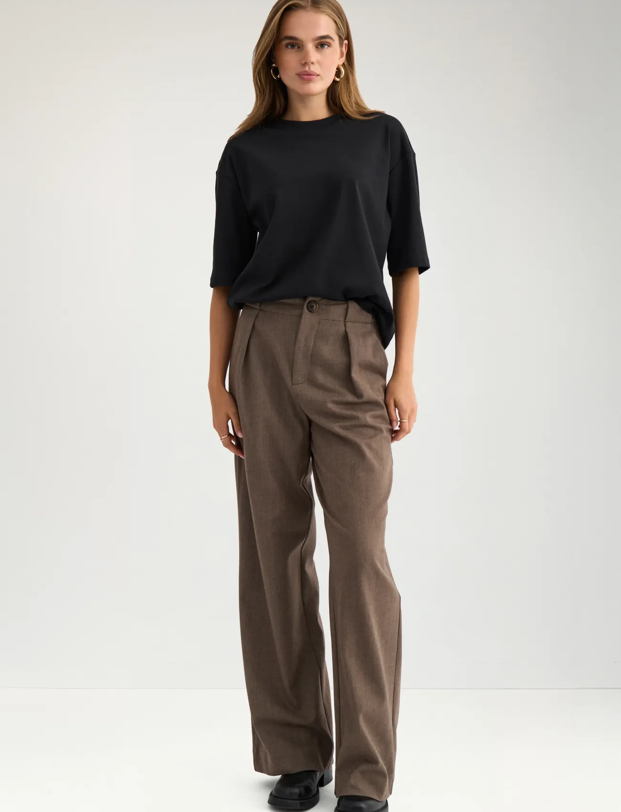 Nümph NULIPPA STRAIGHT PANTS - Hose mit geradem Bein - CHOCOLATE PLUM / brown