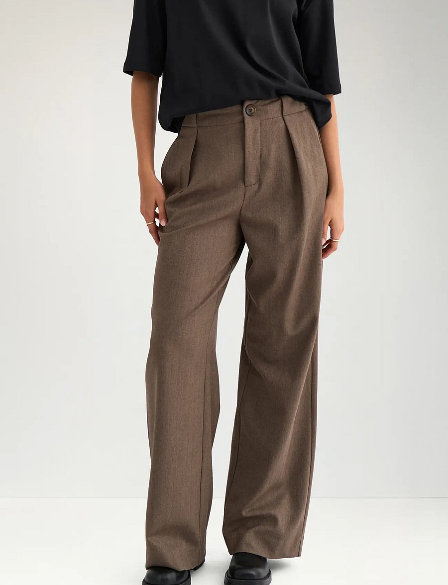Nümph - NULIPPA STRAIGHT PANTS - hose mit geradem bein - chocolate plum - 3