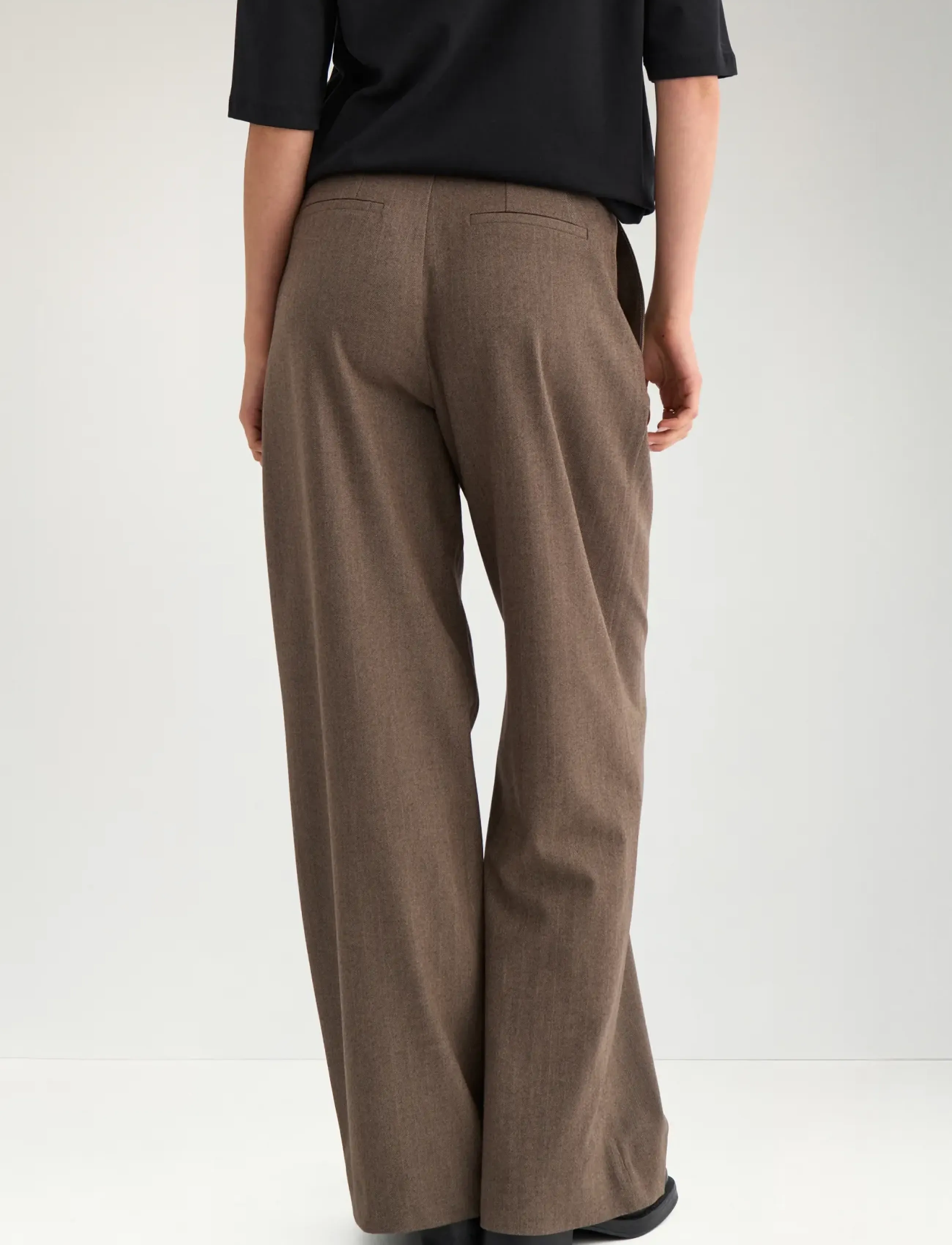 Nümph - NULIPPA STRAIGHT PANTS - hose mit geradem bein - chocolate plum - 4