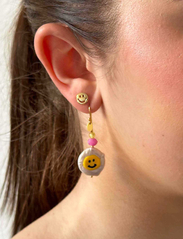 Nuni Copenhagen - Amanda Earring - pearl earrings - yellow - 1