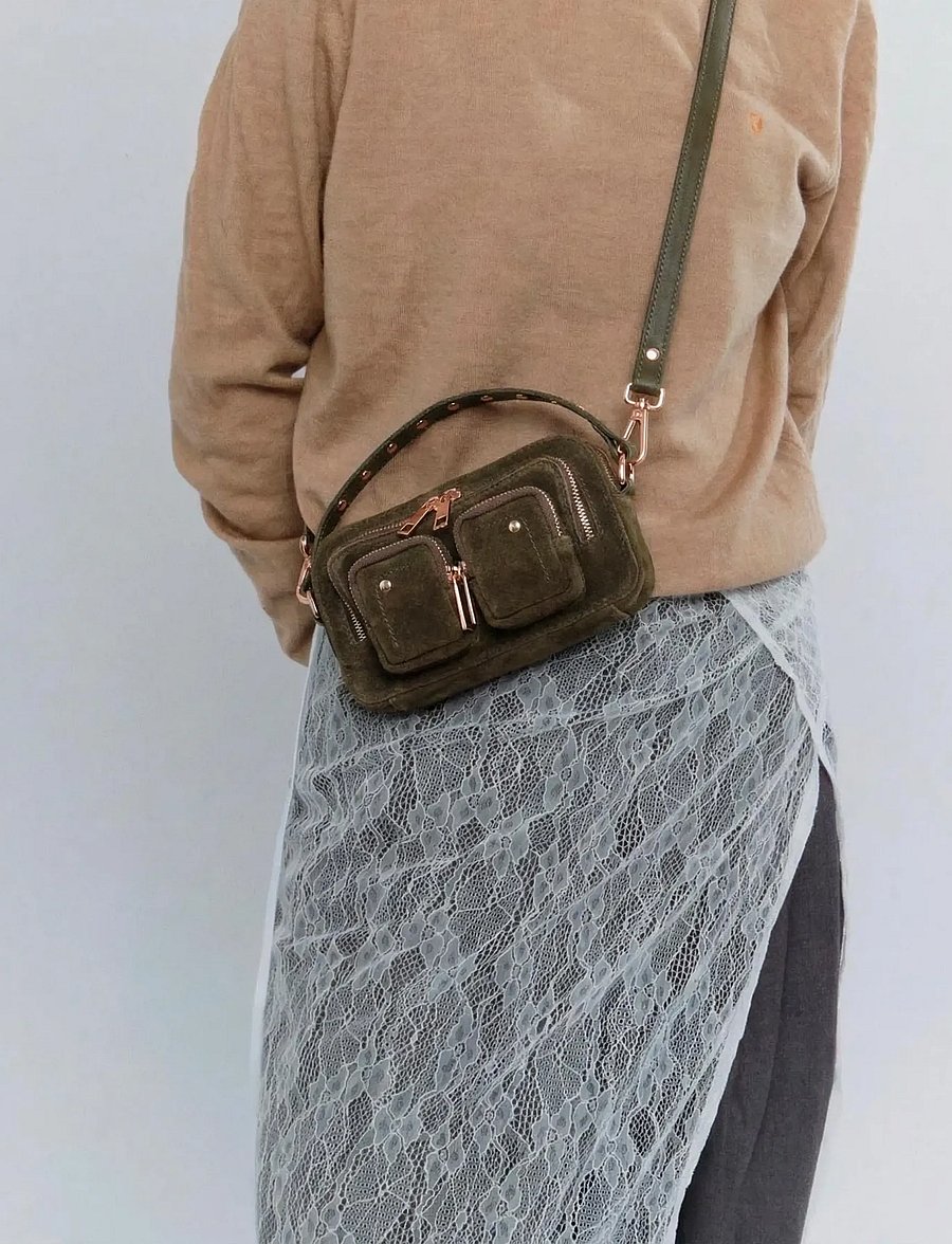 Nunoo - Helena Suede Dark Olive w. Gold - crossbody kotid - dark olive - 0