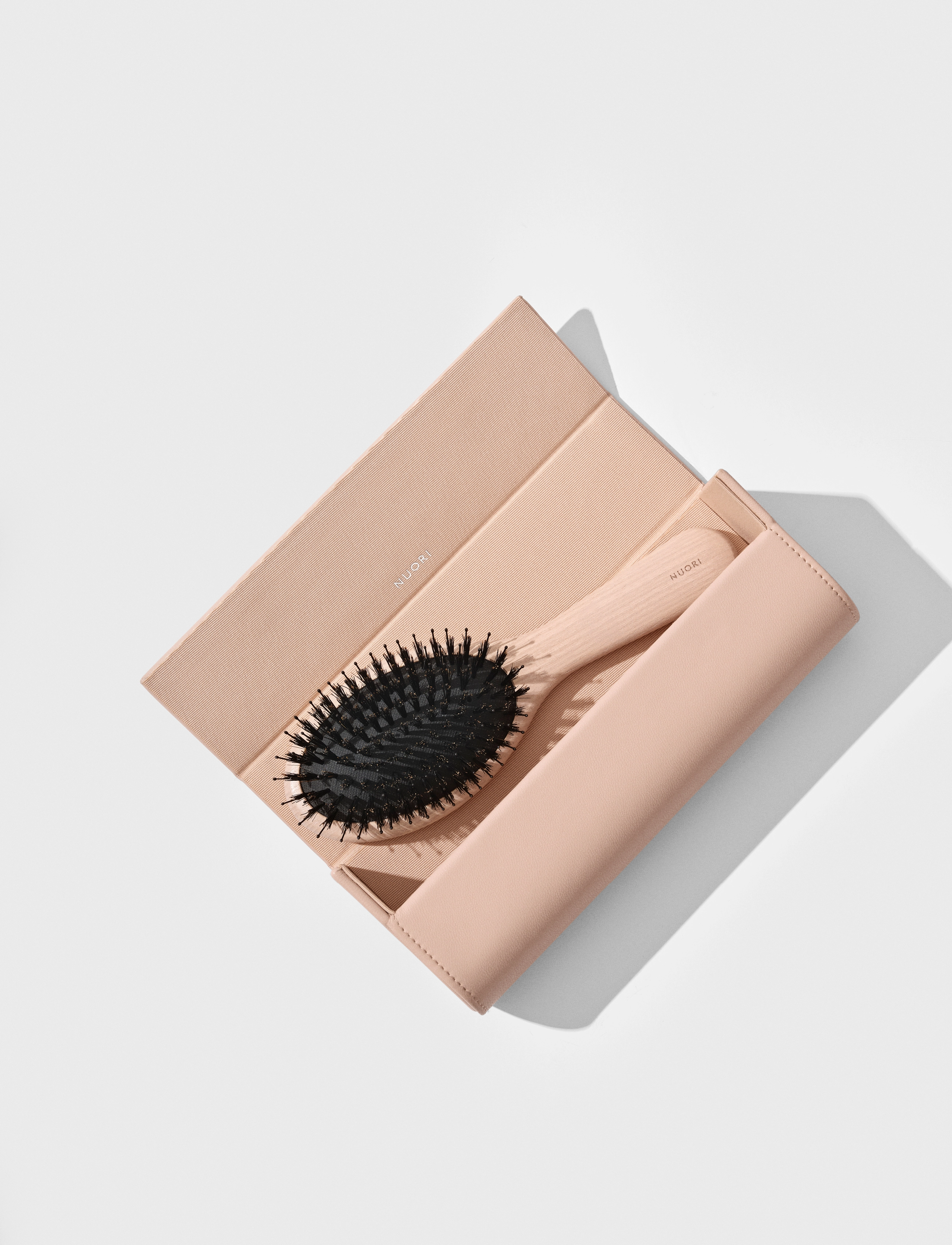 Nuori Revitalizing Hair Brush, Small - Rose, One Size, Pink, Hårbørster & Kamme > Paddelbørste, Dame
