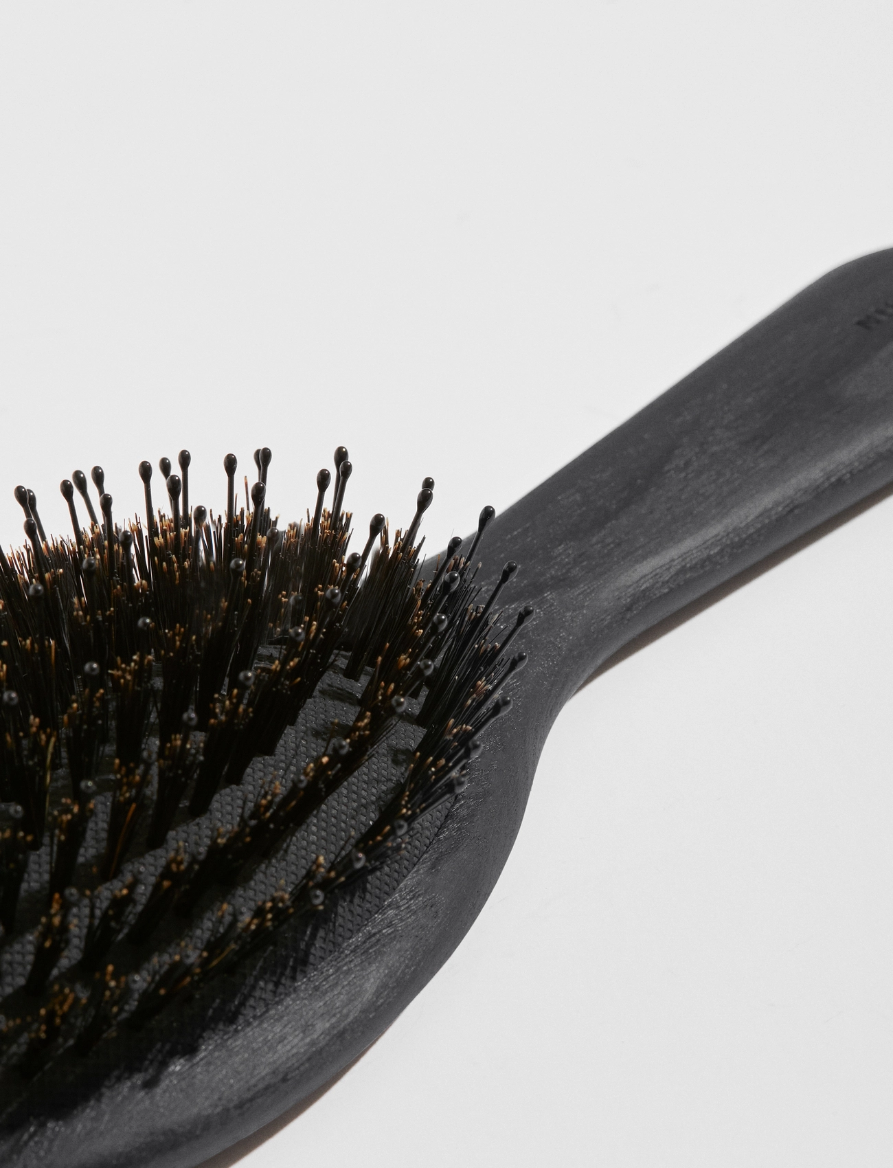 Nuori - Revitalizing Hair Brush, Small - Black - hárbursti - black - 2