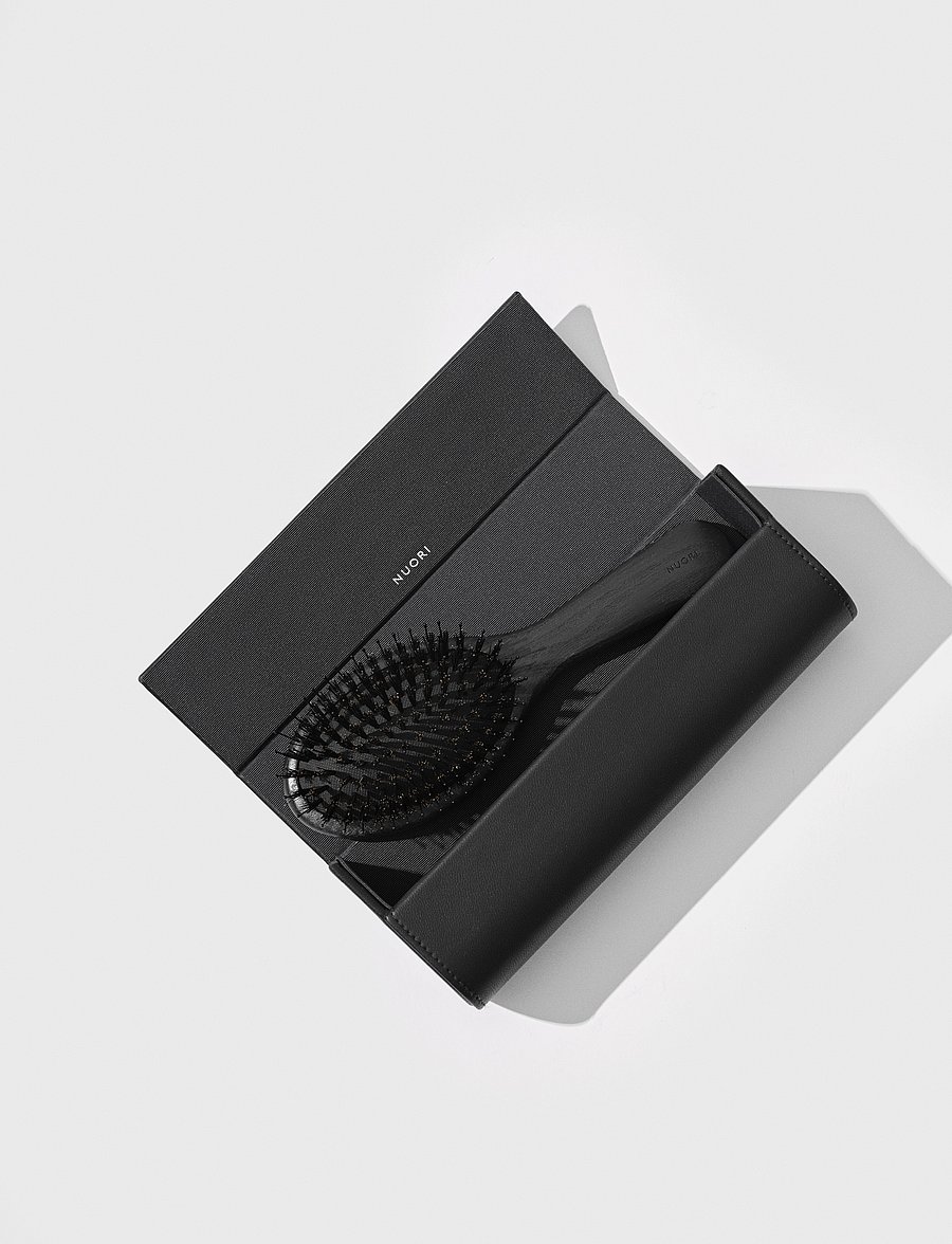 Nuori - Revitalizing Hair Brush, Small - Black - hárbursti - black - 0