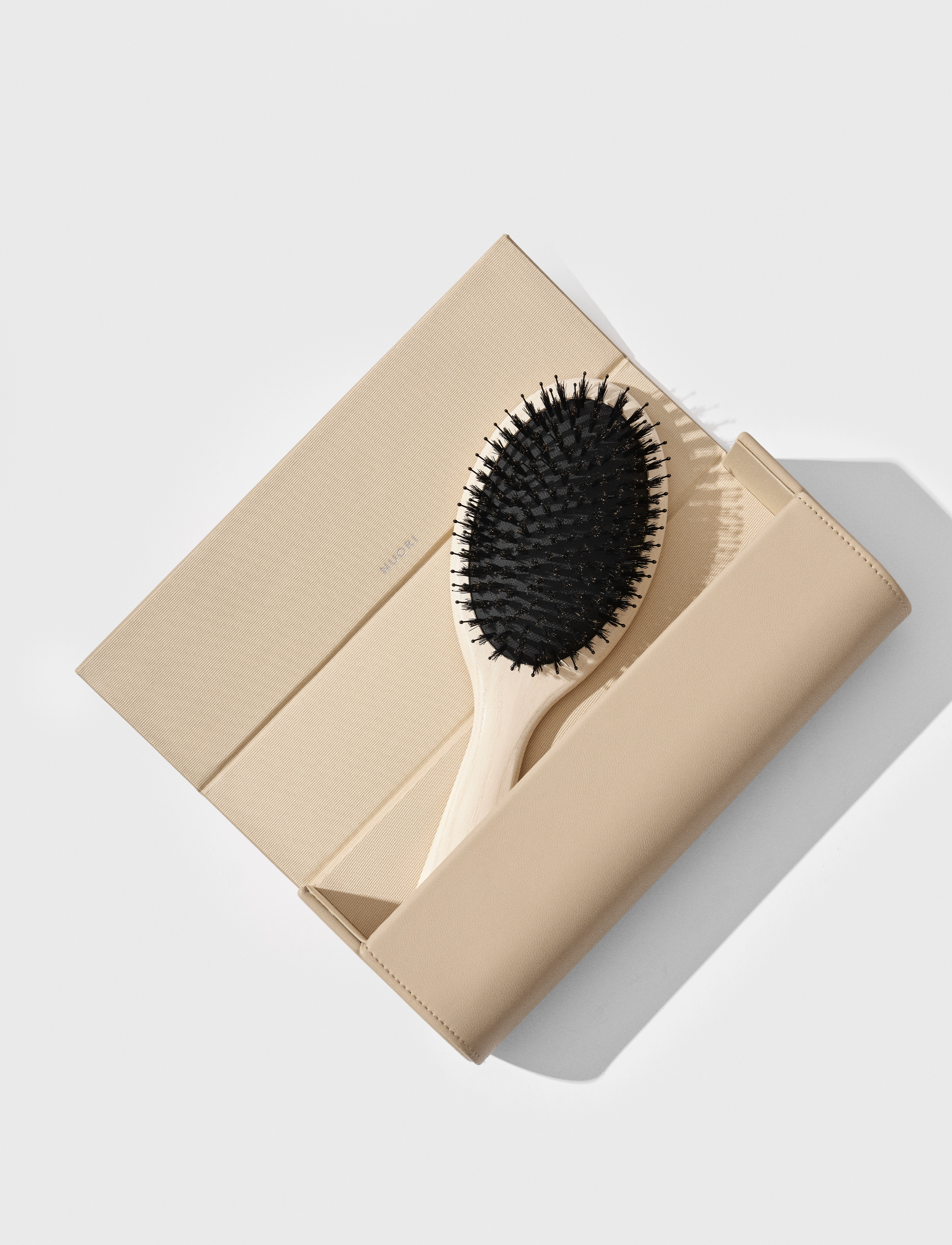 Nuori Revitalizing Hair Brush, Large - Neutral, One Size, Beige, Hårbørster Og Kamme > Rundbørste, Dame
