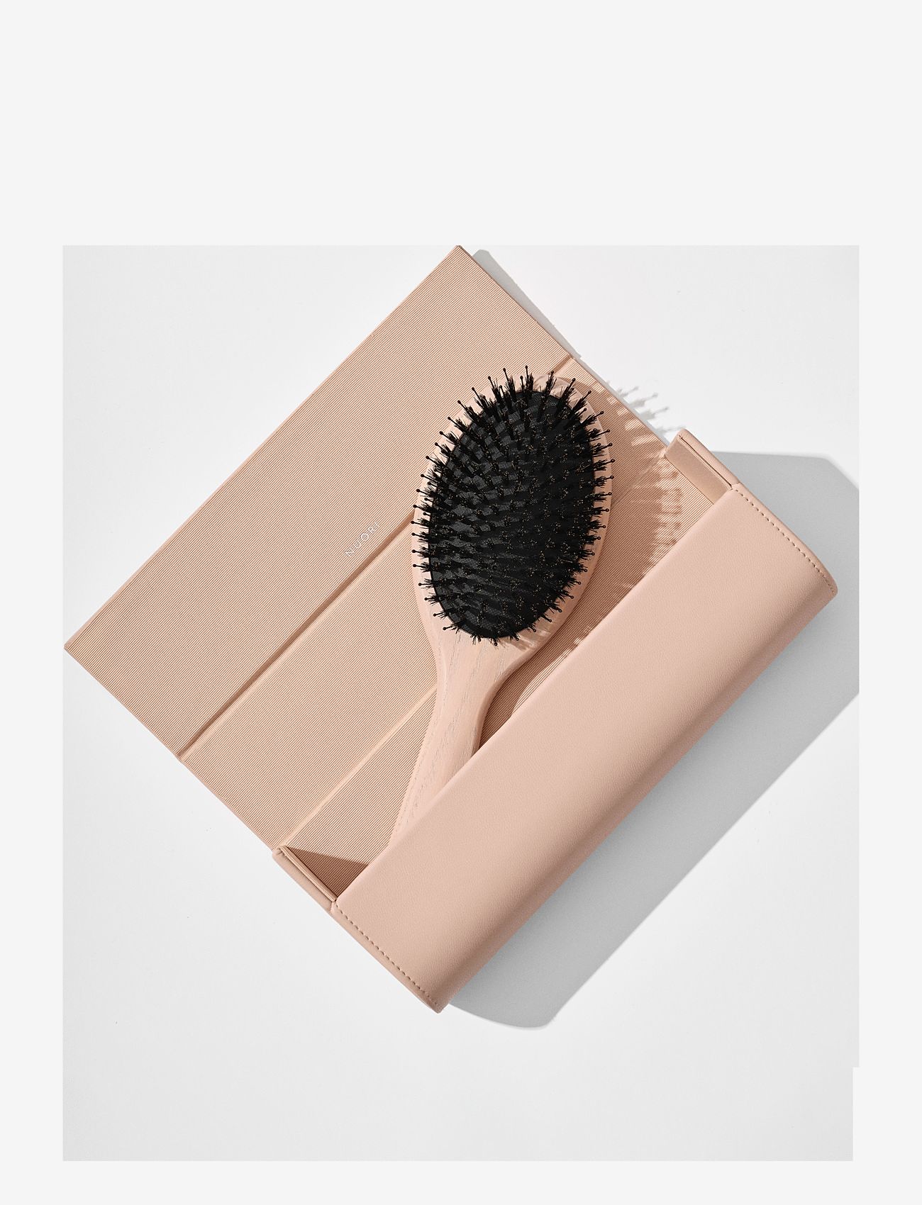 Nuori - Revitalizing Hair Brush, Large - Rose - paddelborste - rose - 2