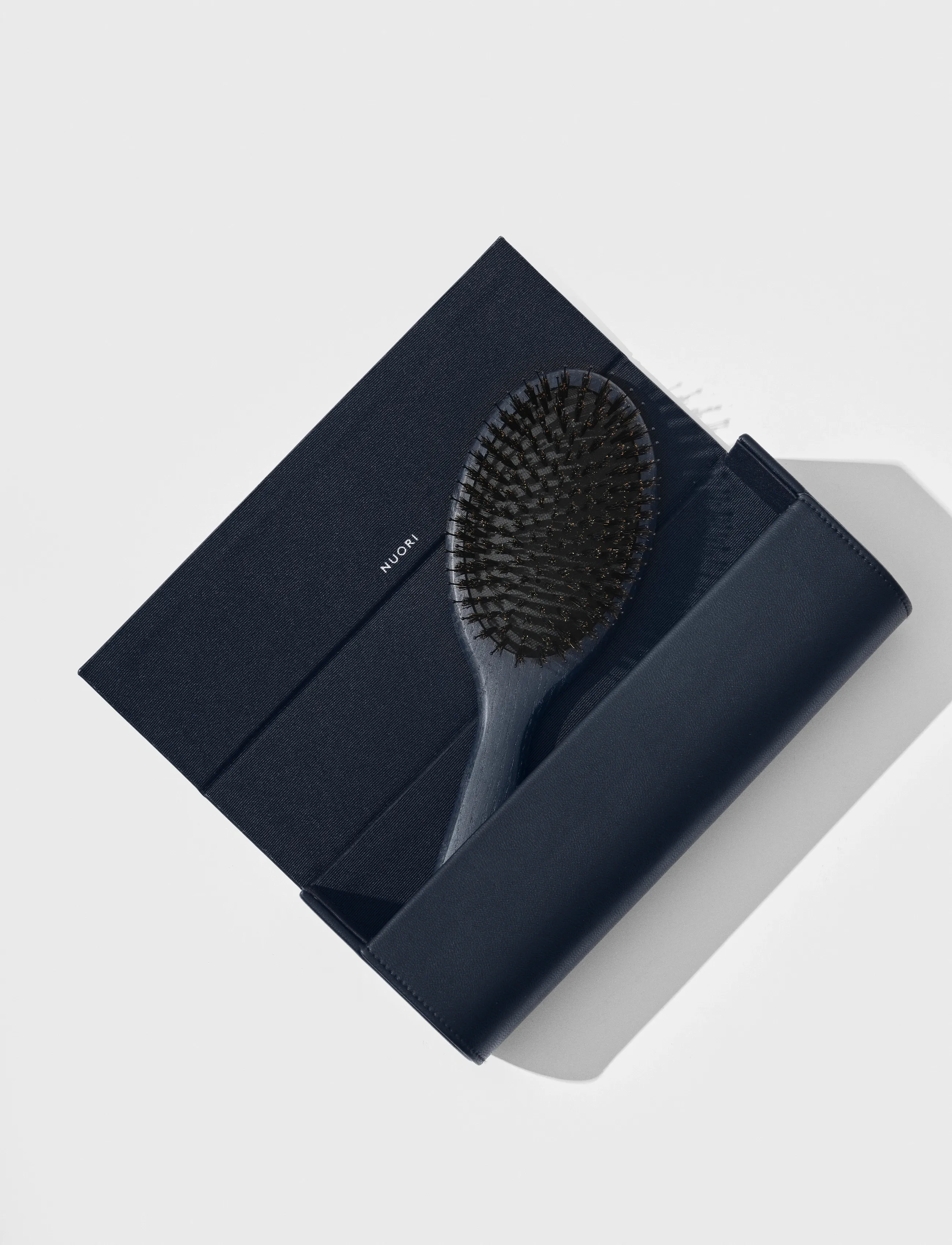 Nuori Revitalizing Hair Brush, Large - Ocean, One Size, Navy, Hårbørster Og Kamme > Detangling Brush, Dame