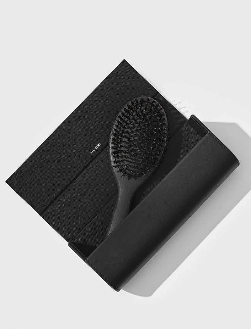 Nuori - Revitalizing Hair Brush Large - Black - paddle brush - black - 0