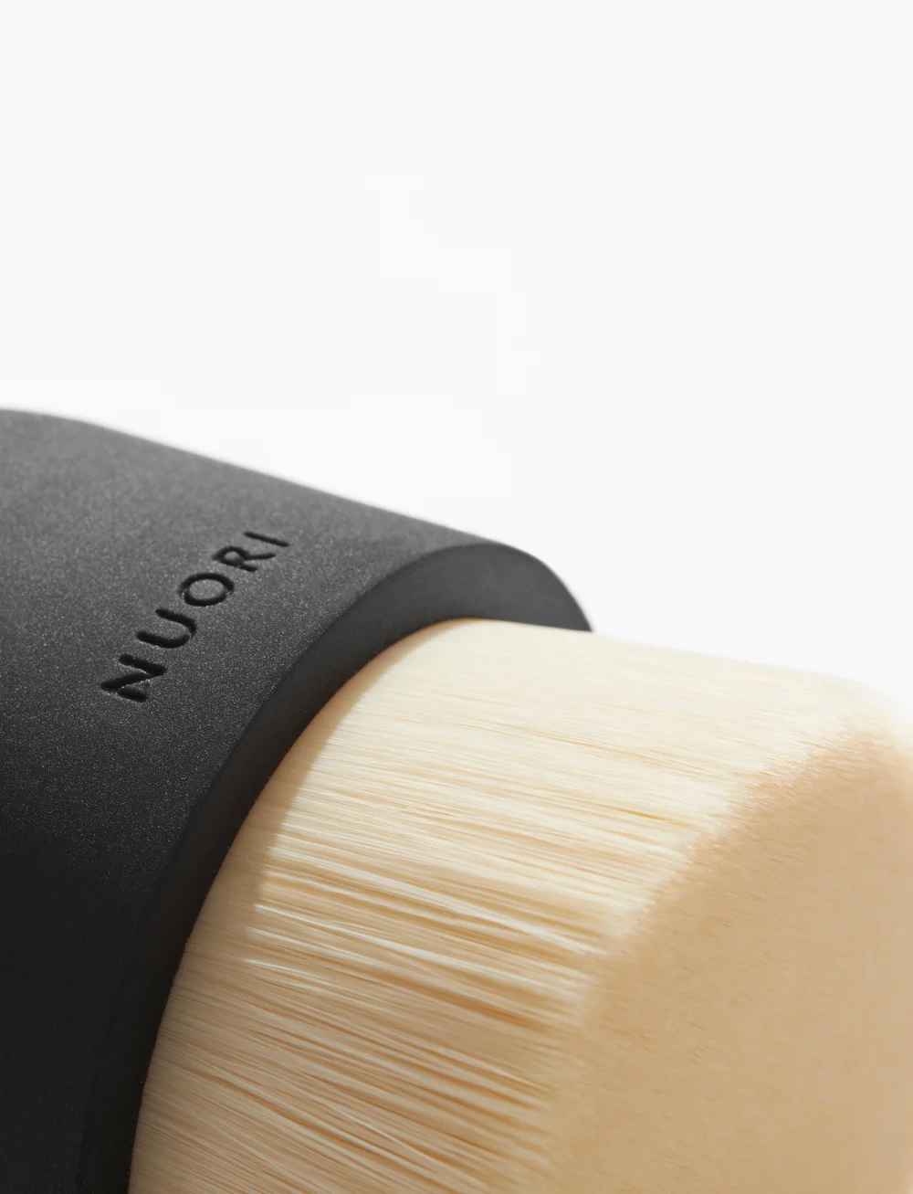 Nuori - NUORI Caressing Facial Brush - Black - rensebørster - black - 0