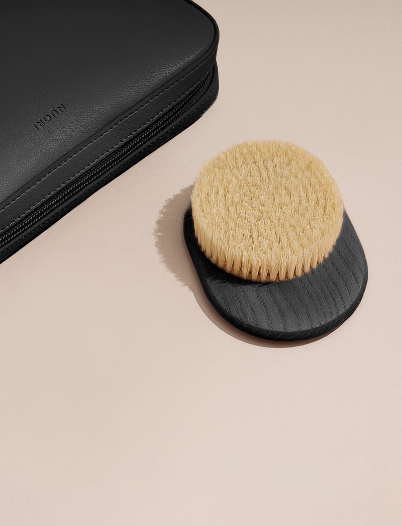 Nuori - Smoothing Body Brush - Black - scandinavian brands - black - 2