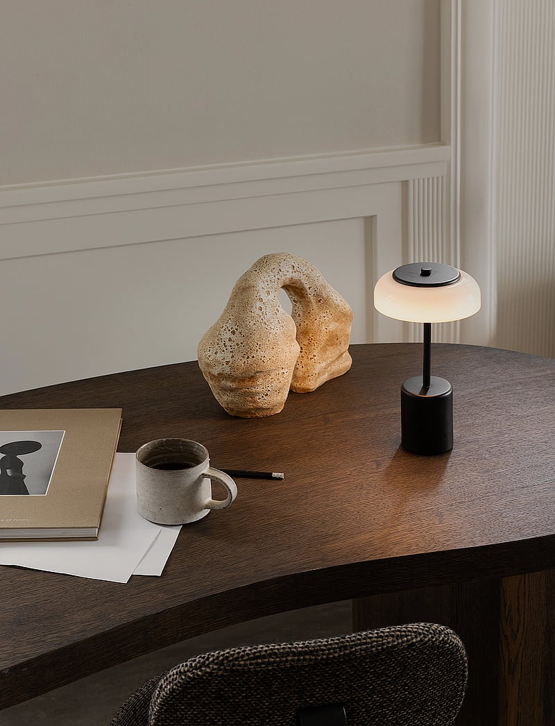 Nuura - Blossi Table Mini - kaasaskantavad lambid - black / opal - 0