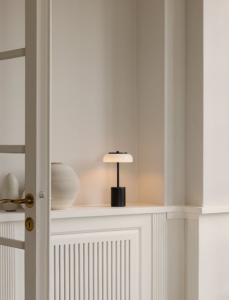 Nuura - Blossi Table Mini - kaasaskantavad lambid - black / opal - 4