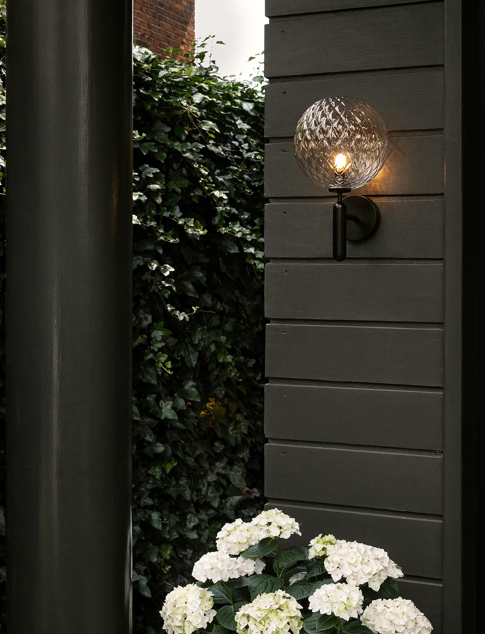 Nuura - Miira Wall Outdoor - außenwandleuchten - black / optic clear - 2