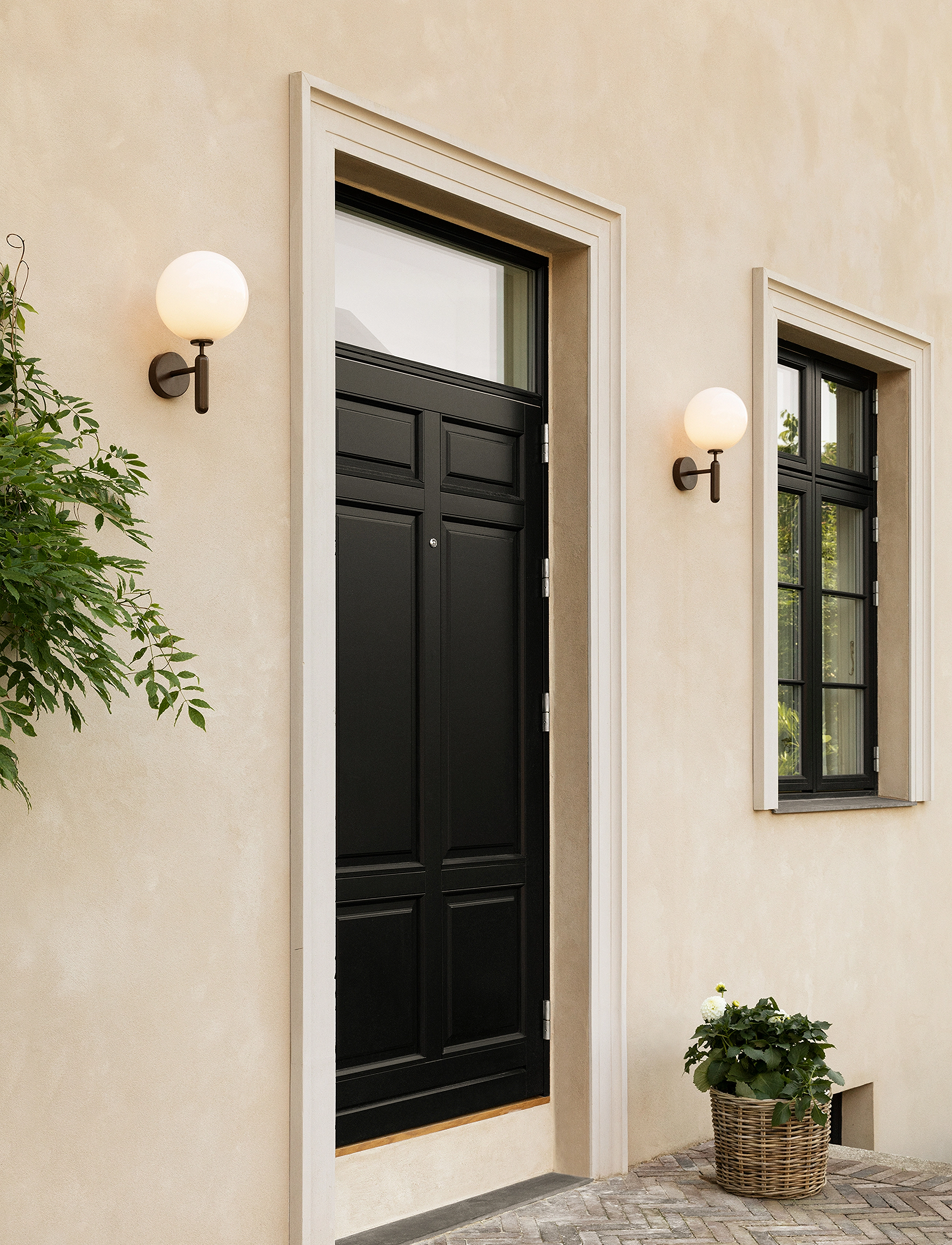 Nuura - Miira Wall Outdoor - ulkoseinävalaisimet - dark bronze / opal - 2
