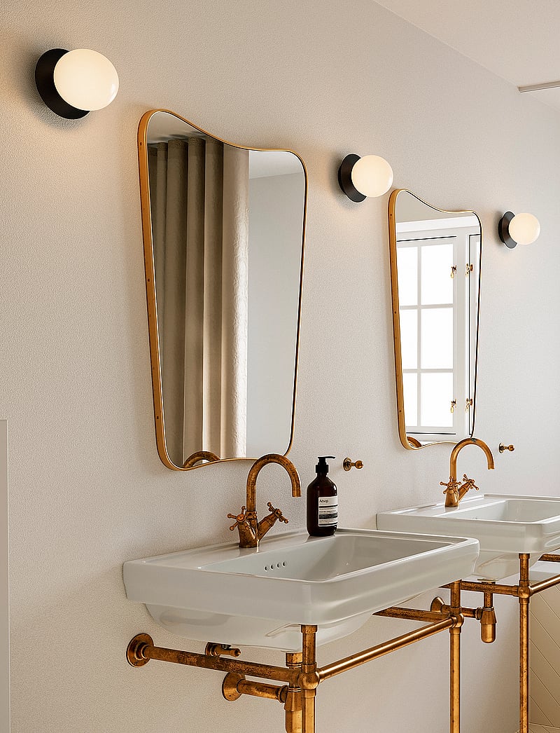 Nuura - Liila 1 Small - wandleuchten - black / opal - 2