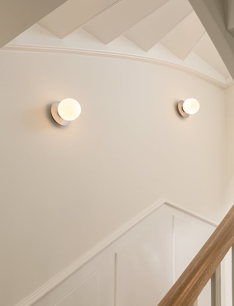 Nuura - Liila 1 Small - wandleuchten - light silver / opal - 1