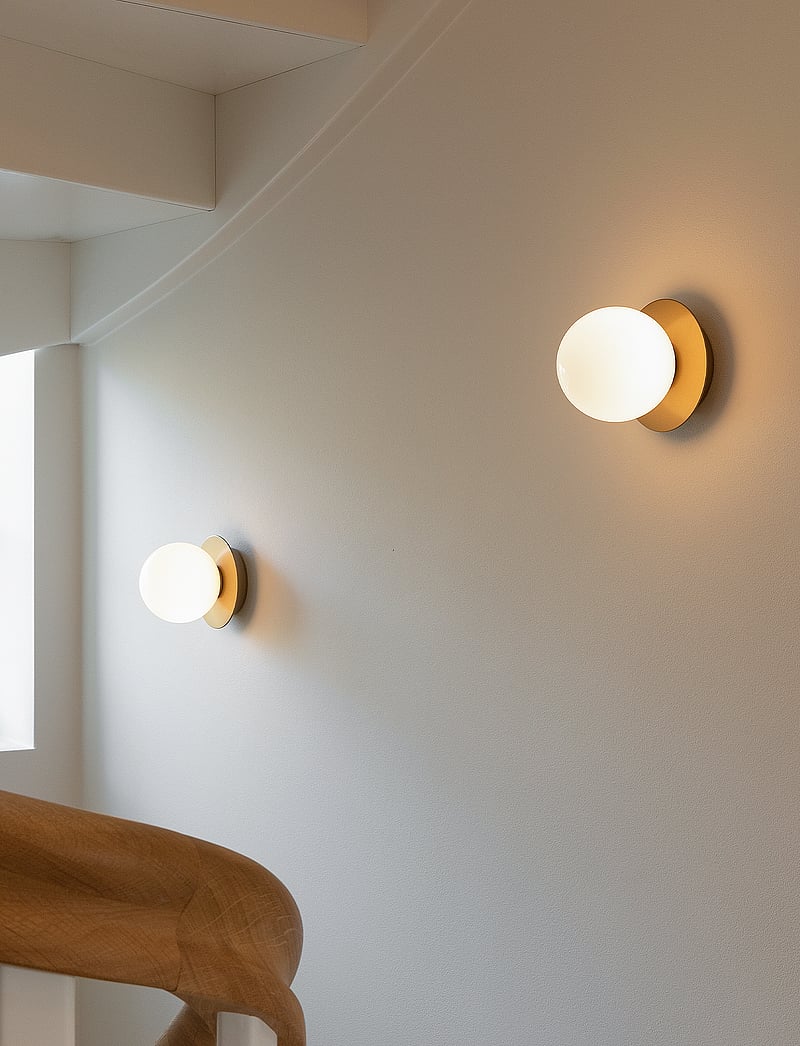 Nuura - Liila 1 Small - wandleuchten - nordic gold / opal - 3