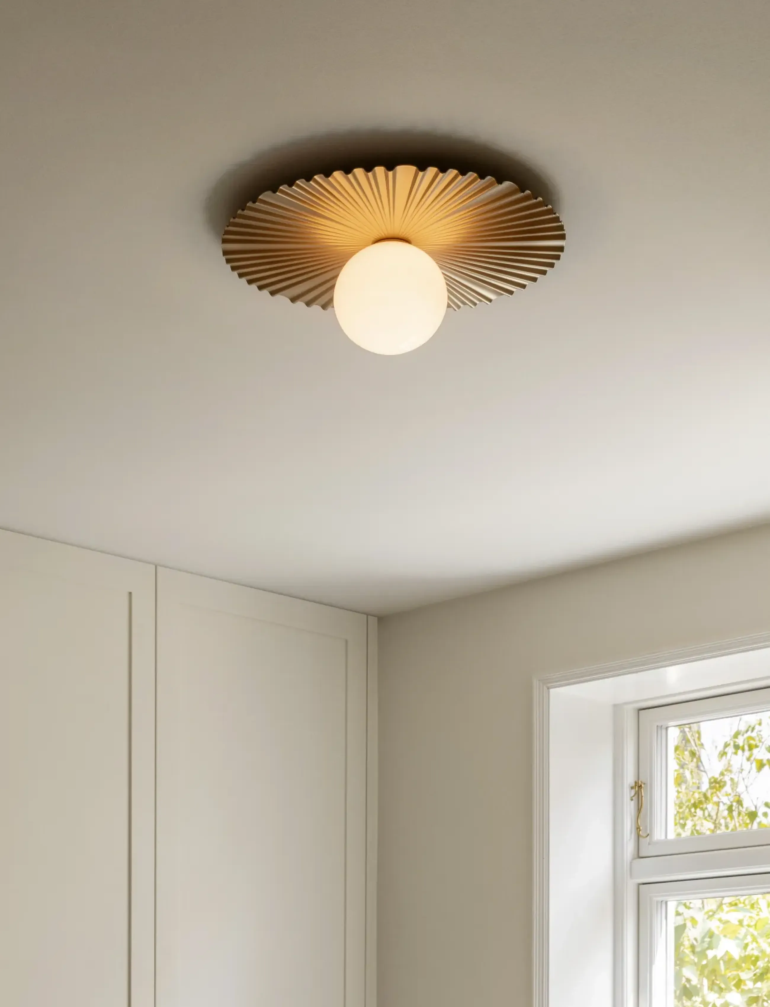 Nuura Liila Muuse Medium Wall/Ceiling, One Size, Gold, Lamper > Væglamper, Unisex