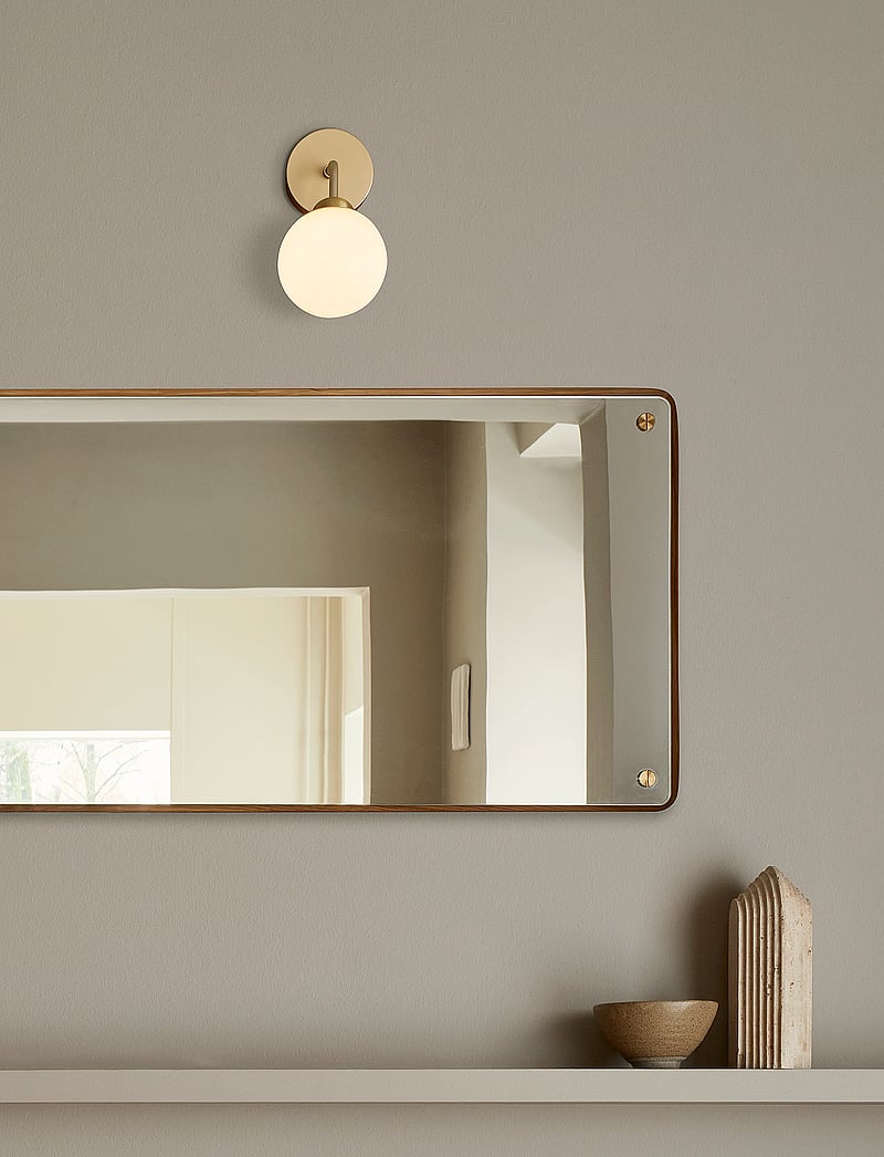 Nuura - Apiales Wall - wandleuchten - brushed brass / opal - 2