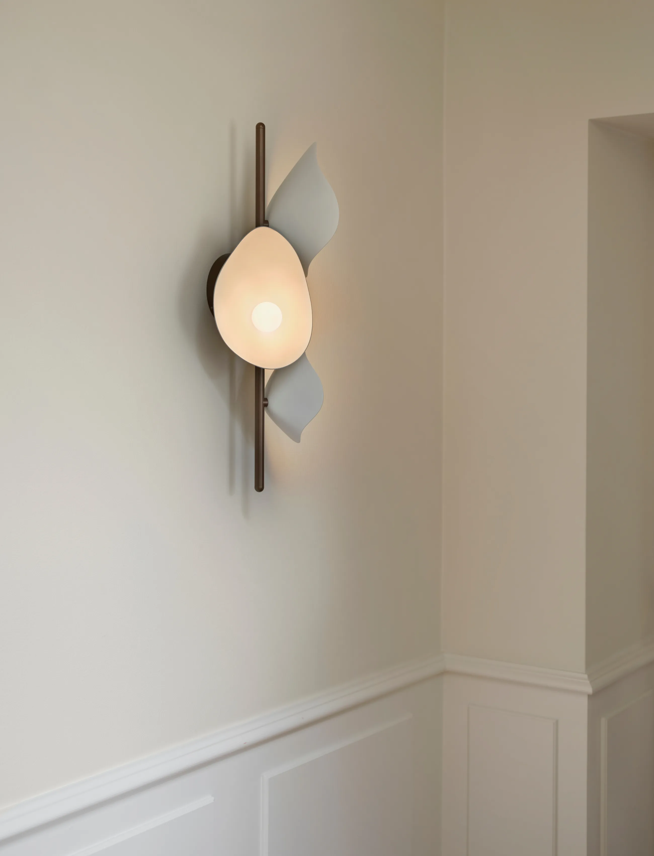 Nuura - Florii 3 Wall - wandleuchten - dark bronze / white - 0