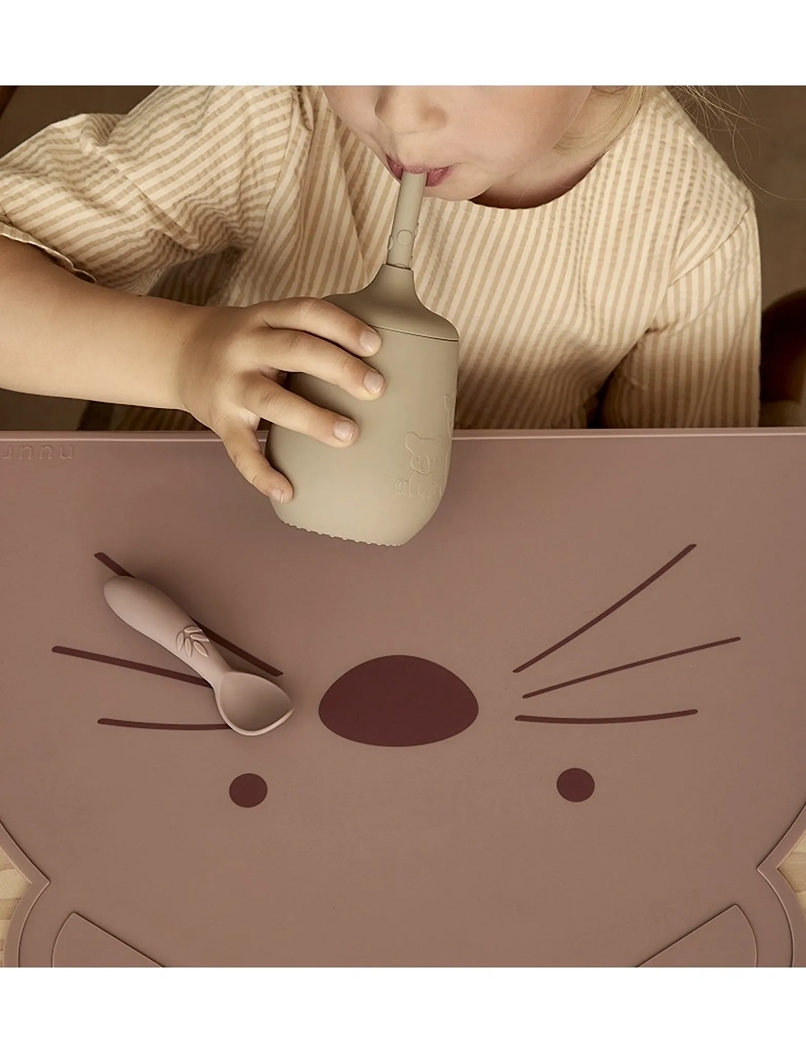 Nuuroo Adita Silicone Cup With Straw, One Size, Cream, Fodring Af Baby > Suttekopper, Børn