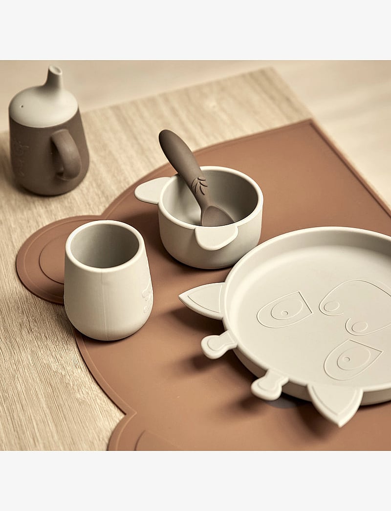 Nuuroo - Lykke silicone dinner set 4-pack Giraf - Õhtusöögikomplektid - cobblestone - 2