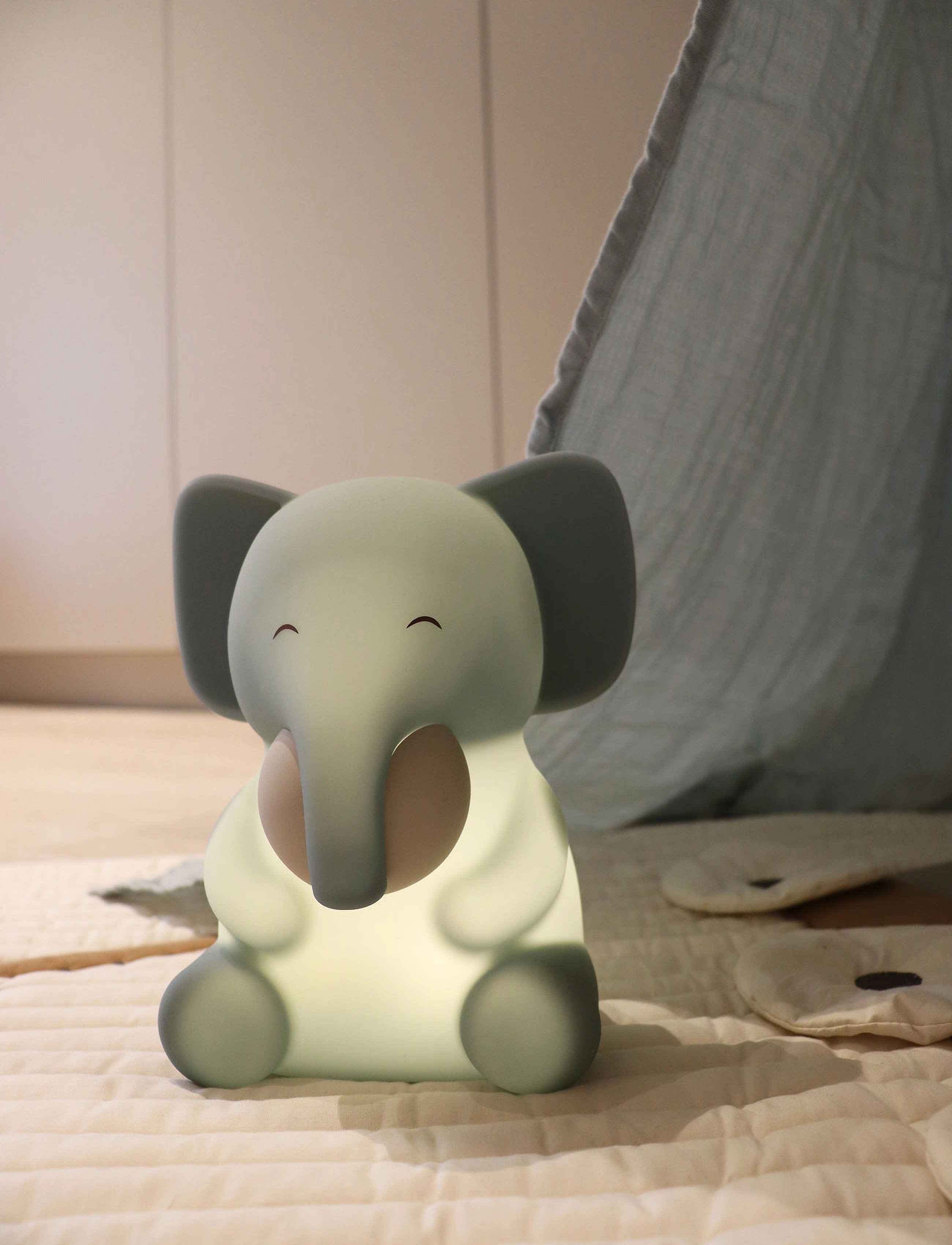 Nuuroo - Sigge silicone lamp Elephant - borðlampar - lead - 3