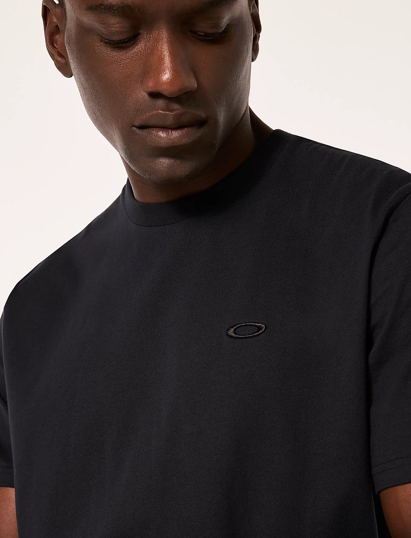 OAKLEY - RELAX TEE 2.0 - t-shirts - blackout - 3