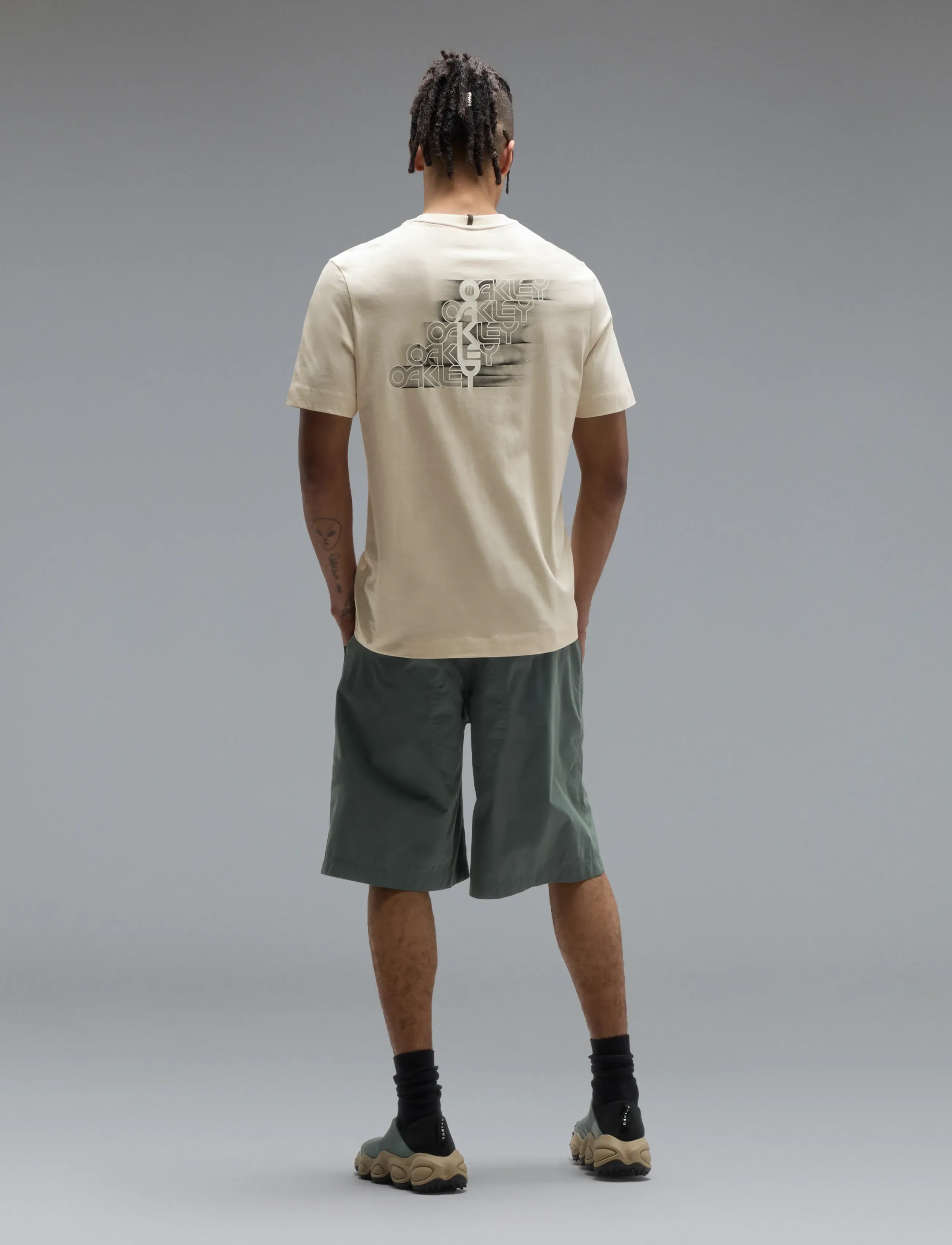 OAKLEY Stacked Flow Tee, S, Cream, Sport Overdele > Sport T-shirts, Herre