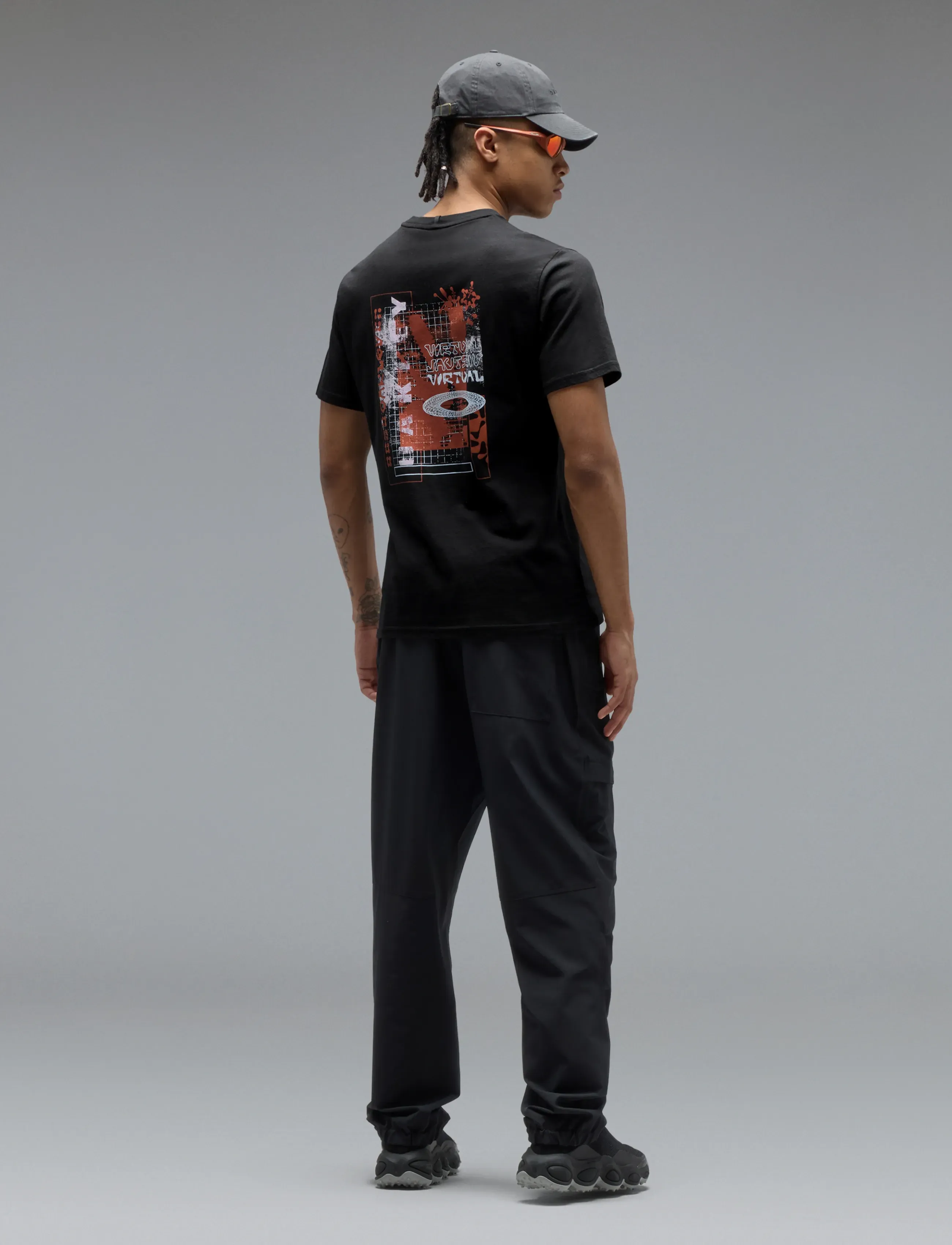 OAKLEY Futurescape Logo Hibiscus Tee, 56, Black, T-Shirts > Sportstoppe, Børn