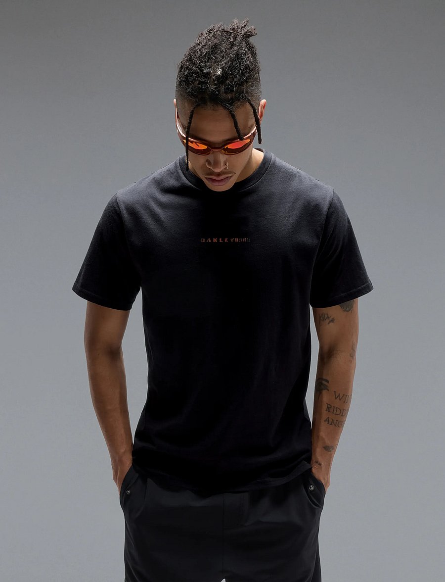 OAKLEY - FUTURESCAPE LOGO HIBISCUS TEE - sportoberteile - pitch black - 3