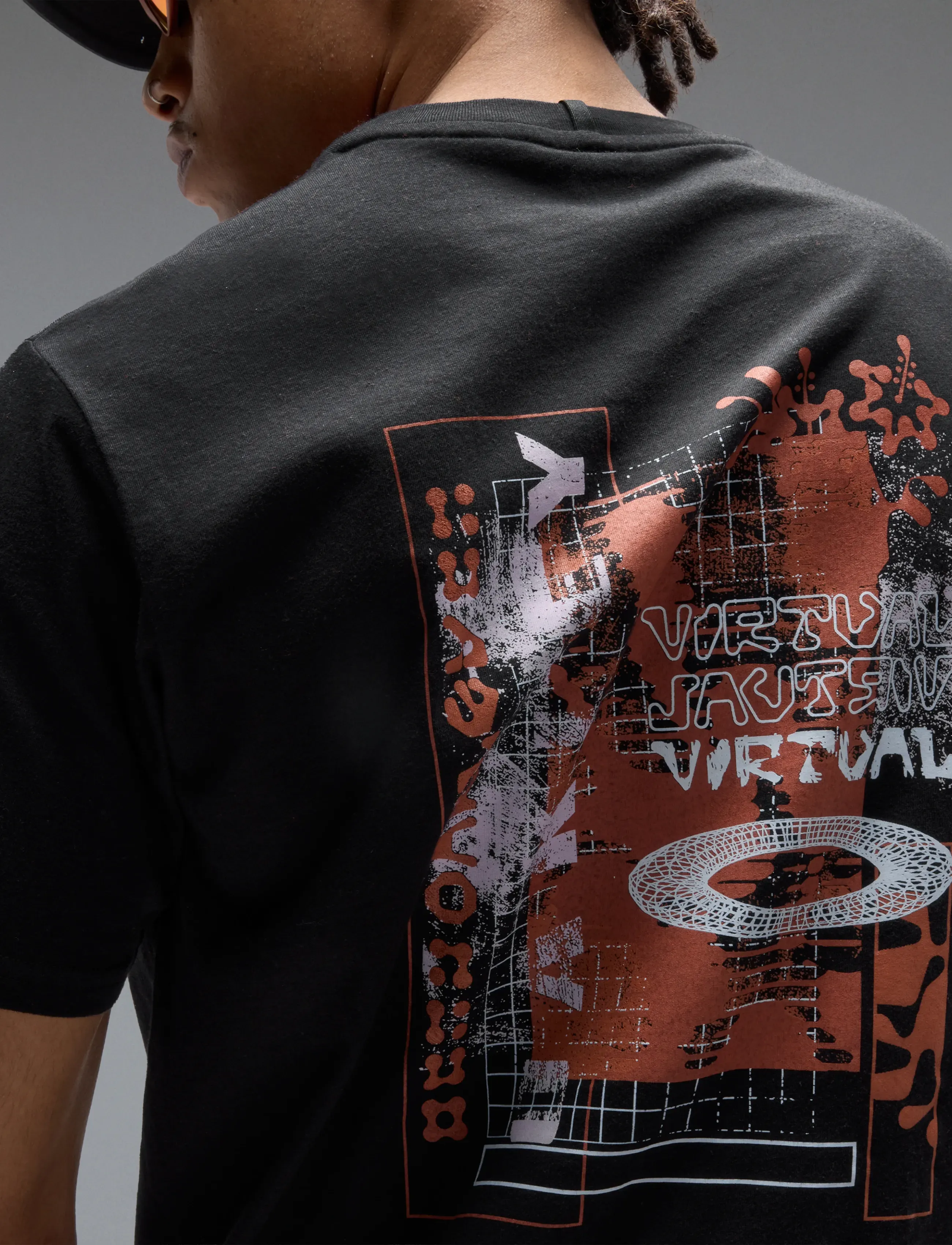 OAKLEY - FUTURESCAPE LOGO HIBISCUS TEE - sportstoppe - pitch black - 4