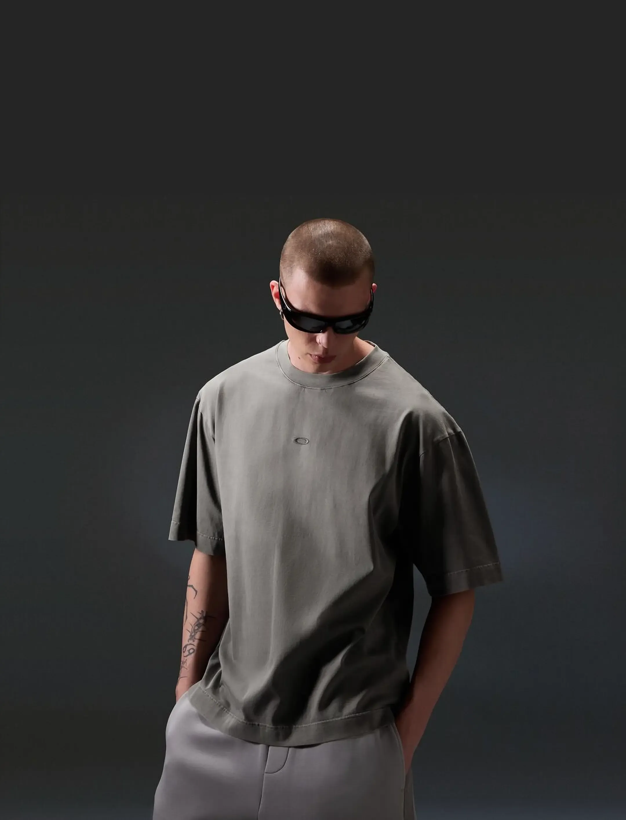 OAKLEY RESERVE STRATO ONE ICON TEE - T-shirts - GRANITE GRAY / grey