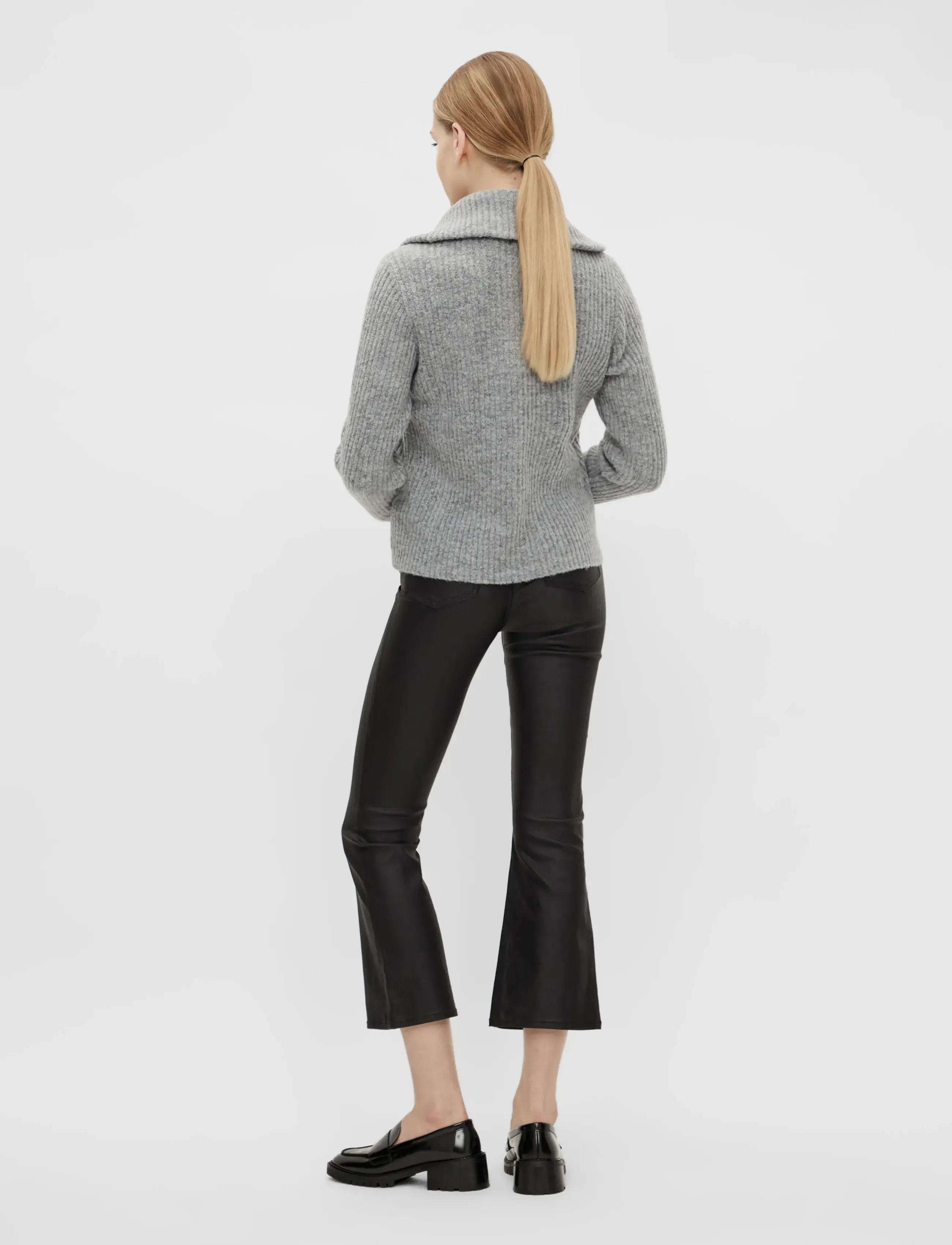 Object - OBJBELLE MW 7/8 COATED FLARED PANTS DIV - flared jeans - black - 3