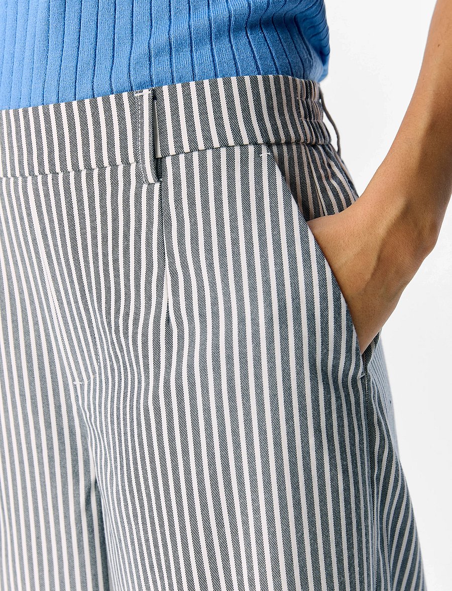 Object - OBJLISA WIDE PANT AOP NOOS - hosen mit weitem bein - cloud dancer - 5