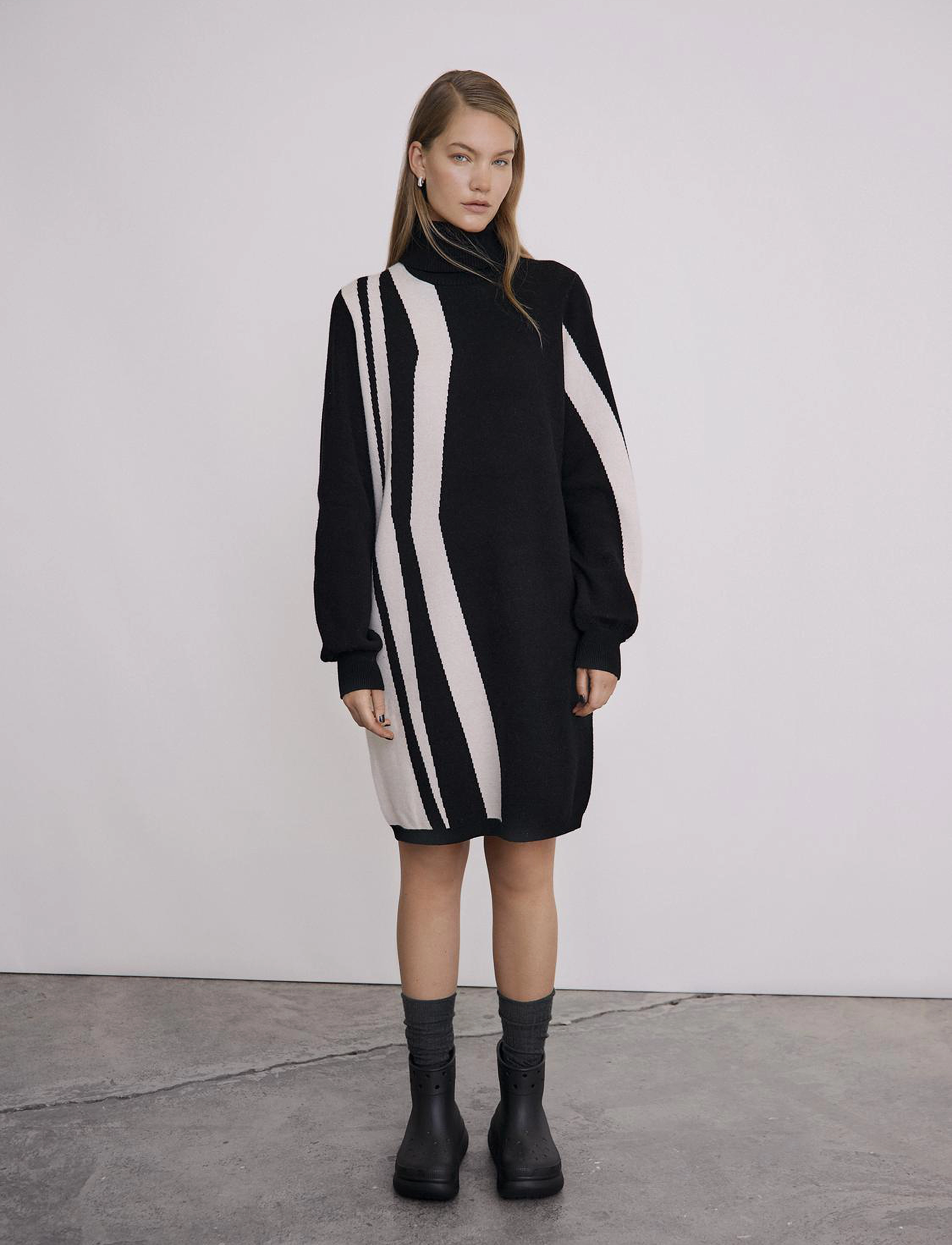 Object - OBJRAY L/S KNIT ROLLNECK DRESS AOP NOOS - strikkjoler - black - 1
