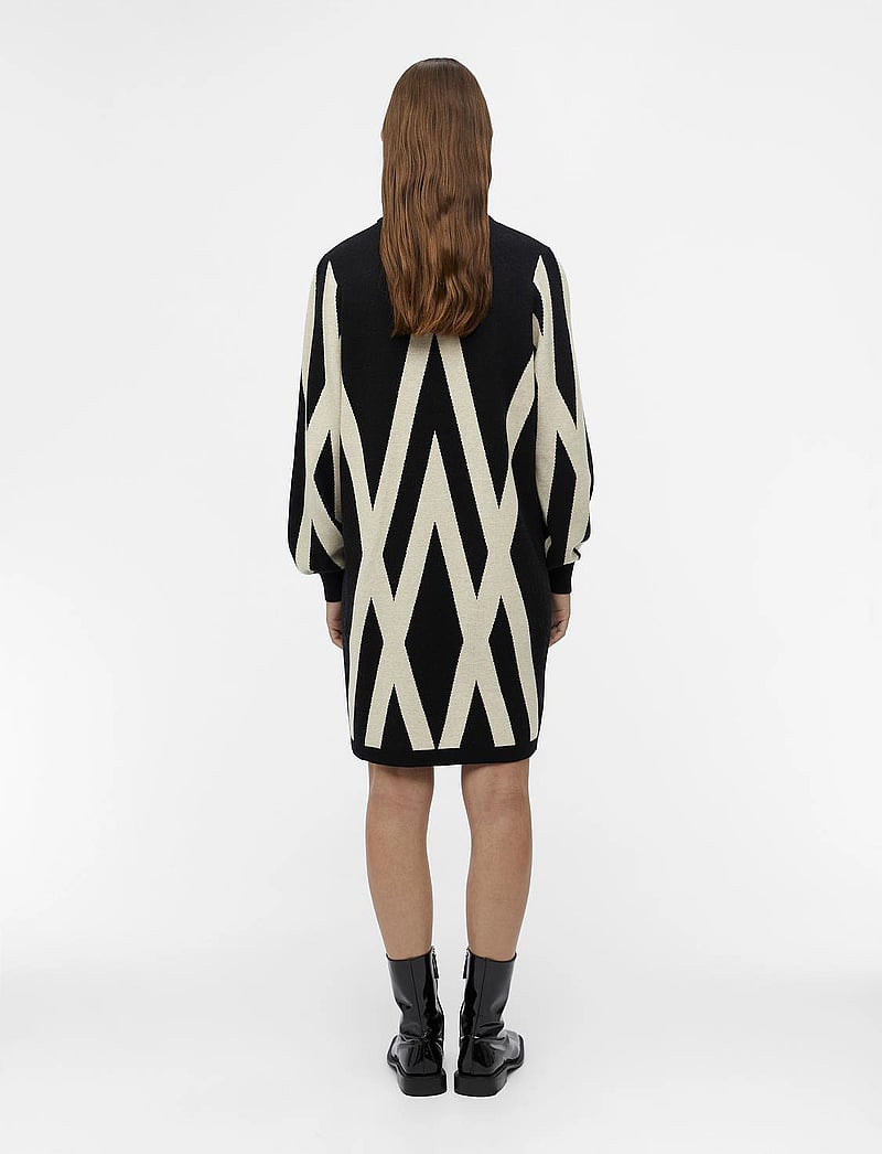 Object - OBJRAY L/S KNIT ROLLNECK DRESS AOP NOOS - kootud kleidid - black - 3