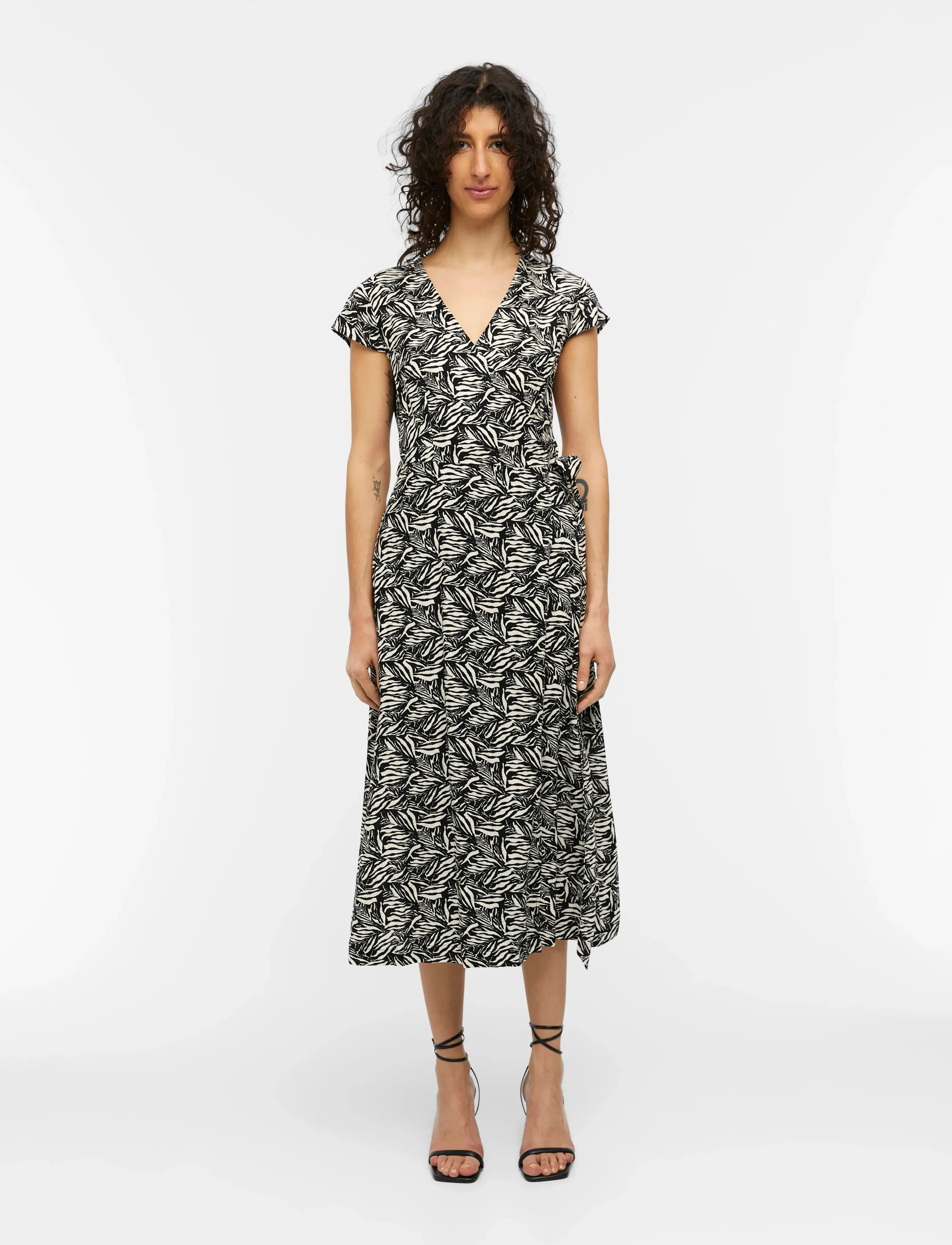Object OBJFRIGG S/S WRAP DRESS 127 - Kjoler - CLOUD DANCER / black